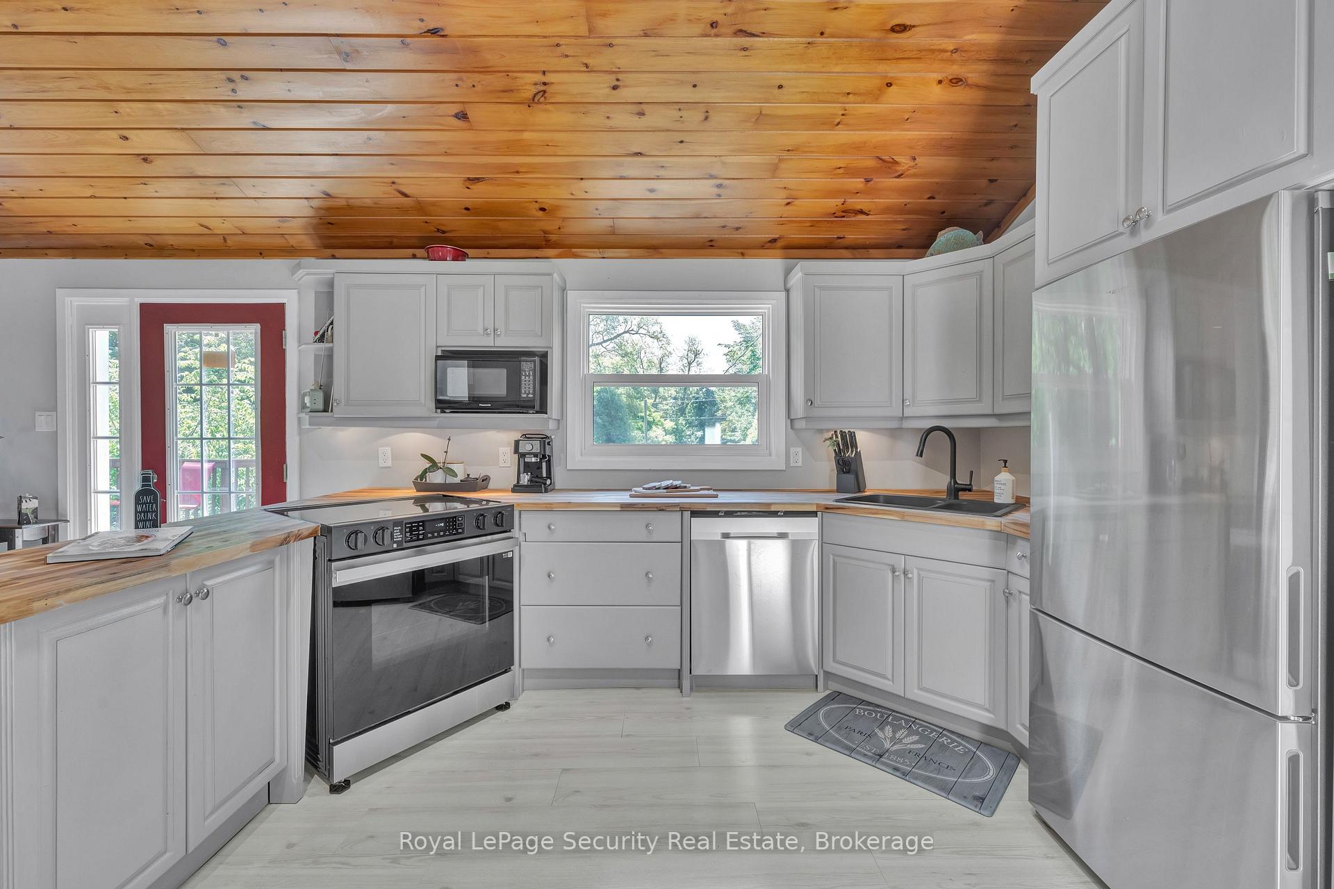 Photo 12 of 48 Jackman Road, Clarington, Bowmanville — HOMEH