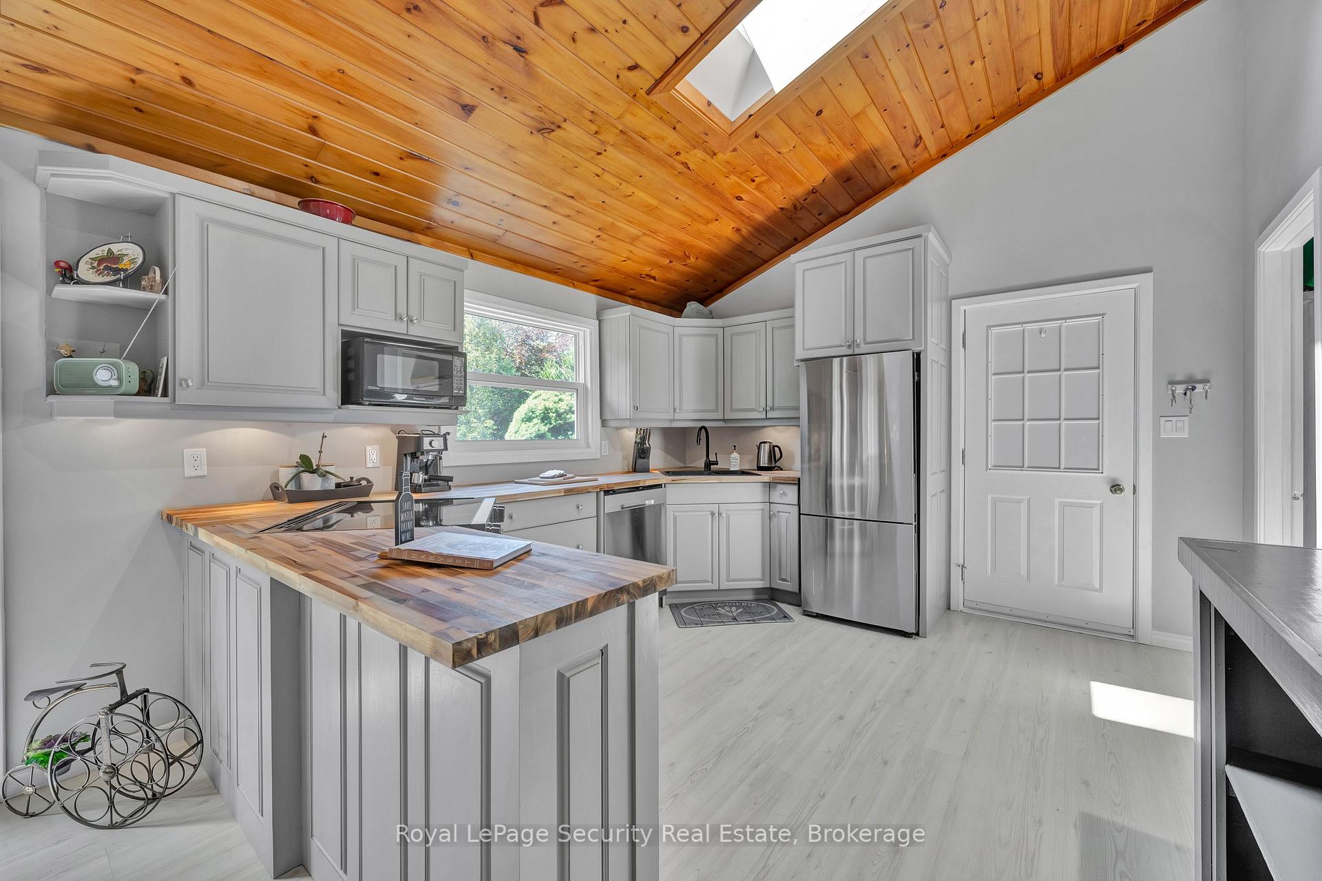 Photo 13 of 48 Jackman Road, Clarington, Bowmanville — HOMEH
