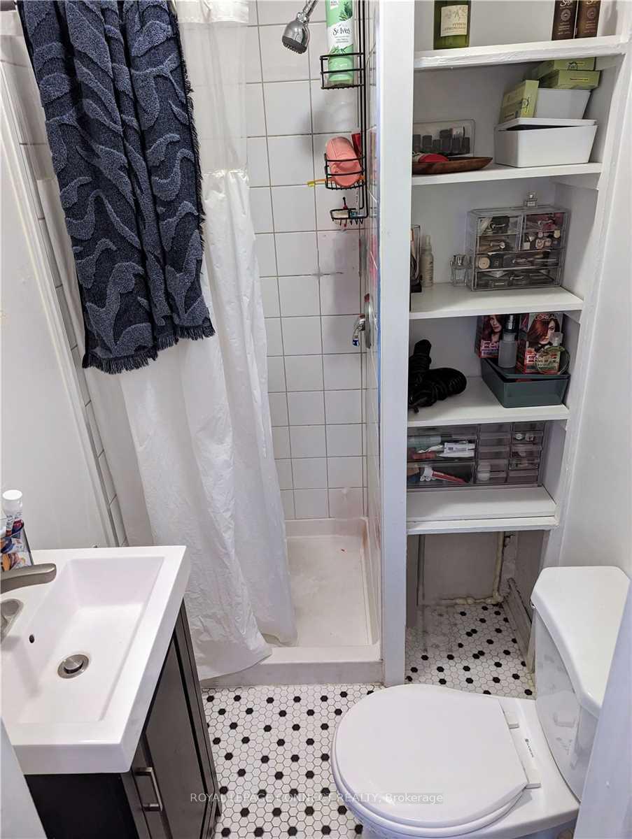 Photo 9 of Unit 4, 59 Gwynne Avenue, Toronto, South Parkdale — HOMEH