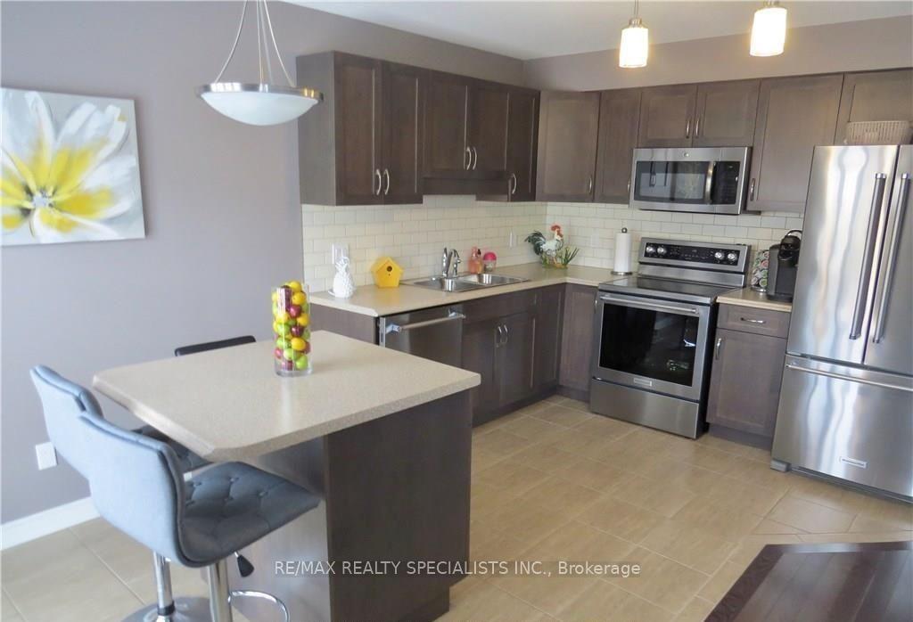 Photo 6 of 101 Roselawn Crescent, Welland, Coyle Creek — HOMEH