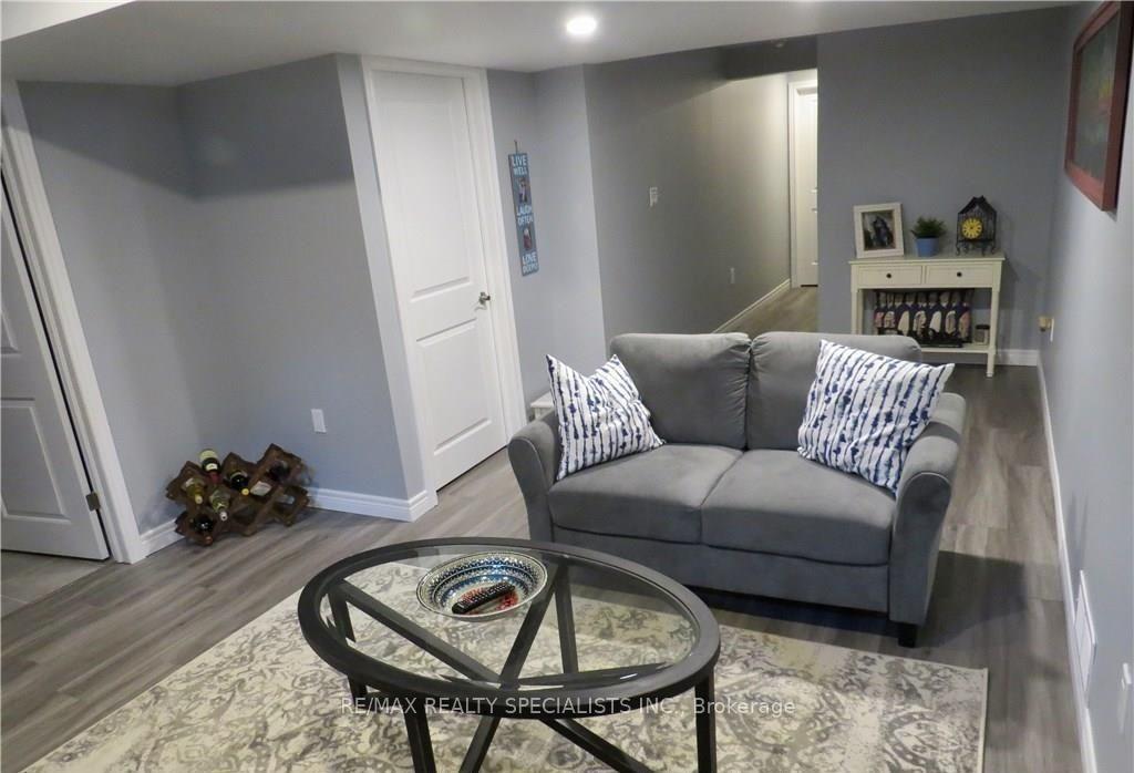 Photo 22 of 101 Roselawn Crescent, Welland, Coyle Creek — HOMEH