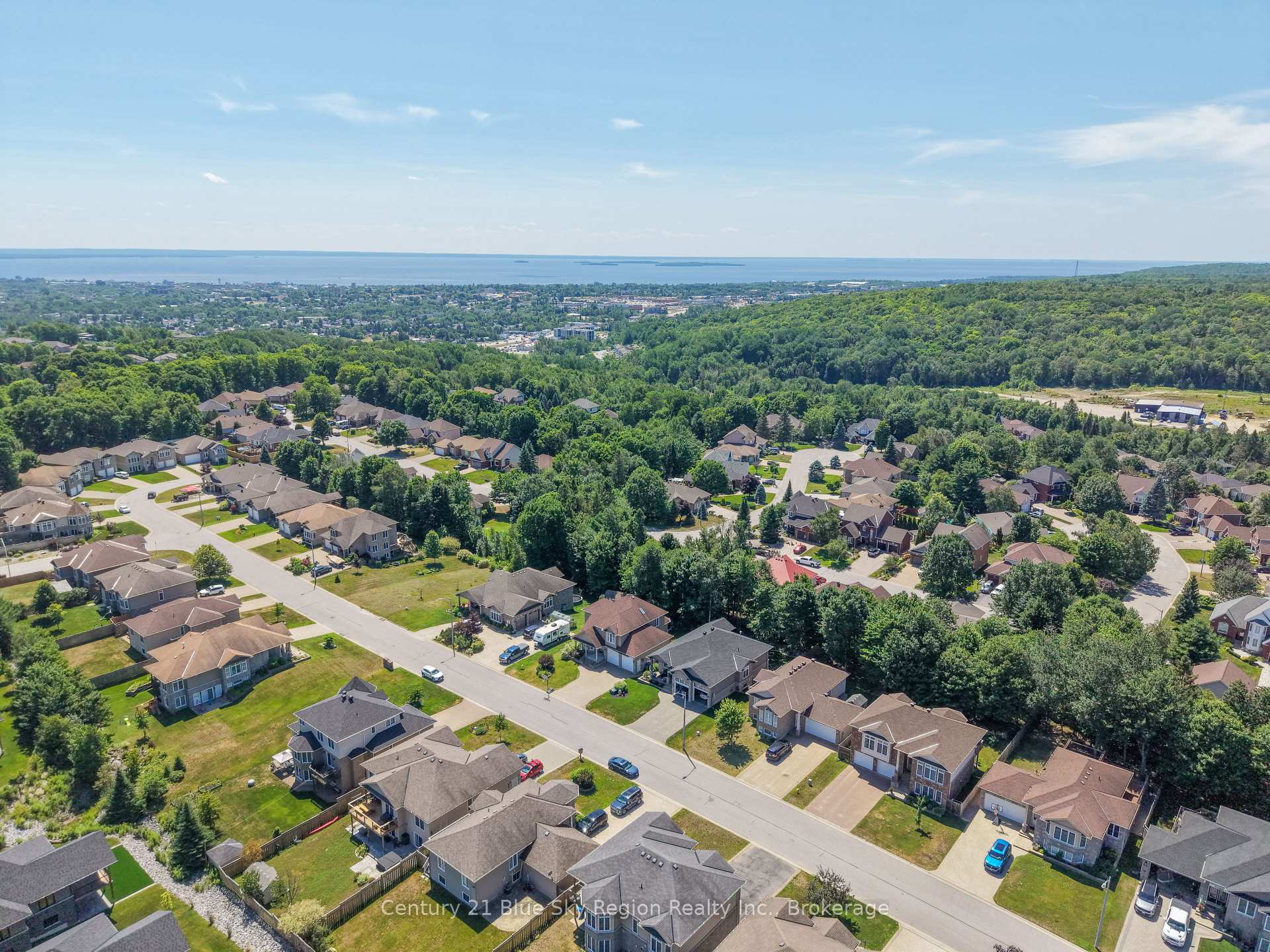 Photo 2 of 21 Stone Manor Drive, North Bay, Airport — HOMEH