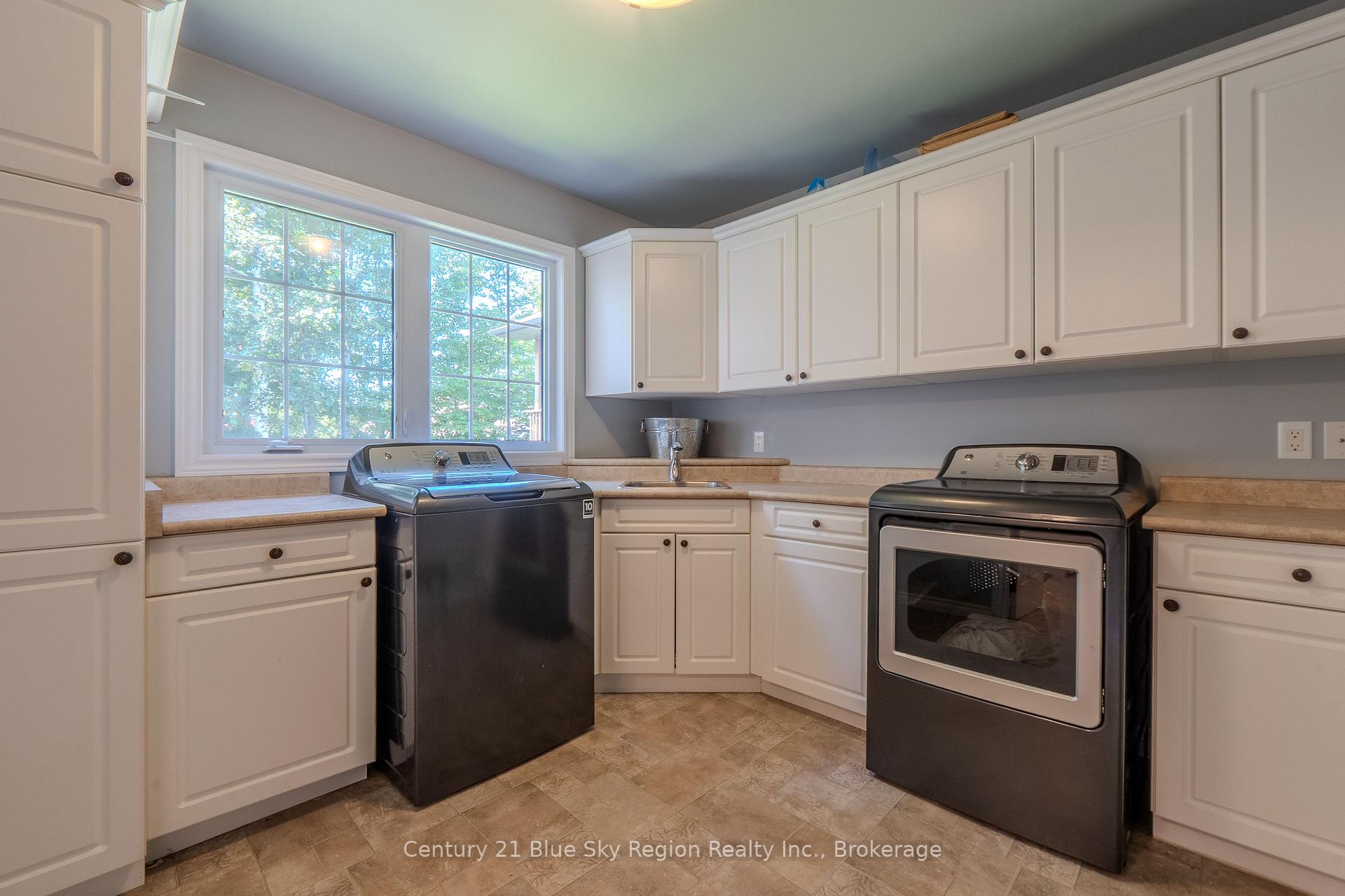 Photo 19 of 21 Stone Manor Drive, North Bay, Airport — HOMEH