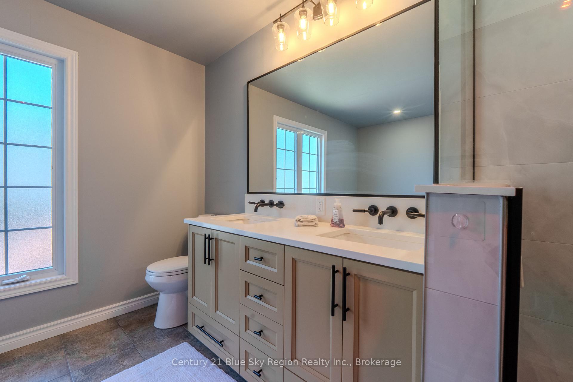 Photo 33 of 21 Stone Manor Drive, North Bay, Airport — HOMEH