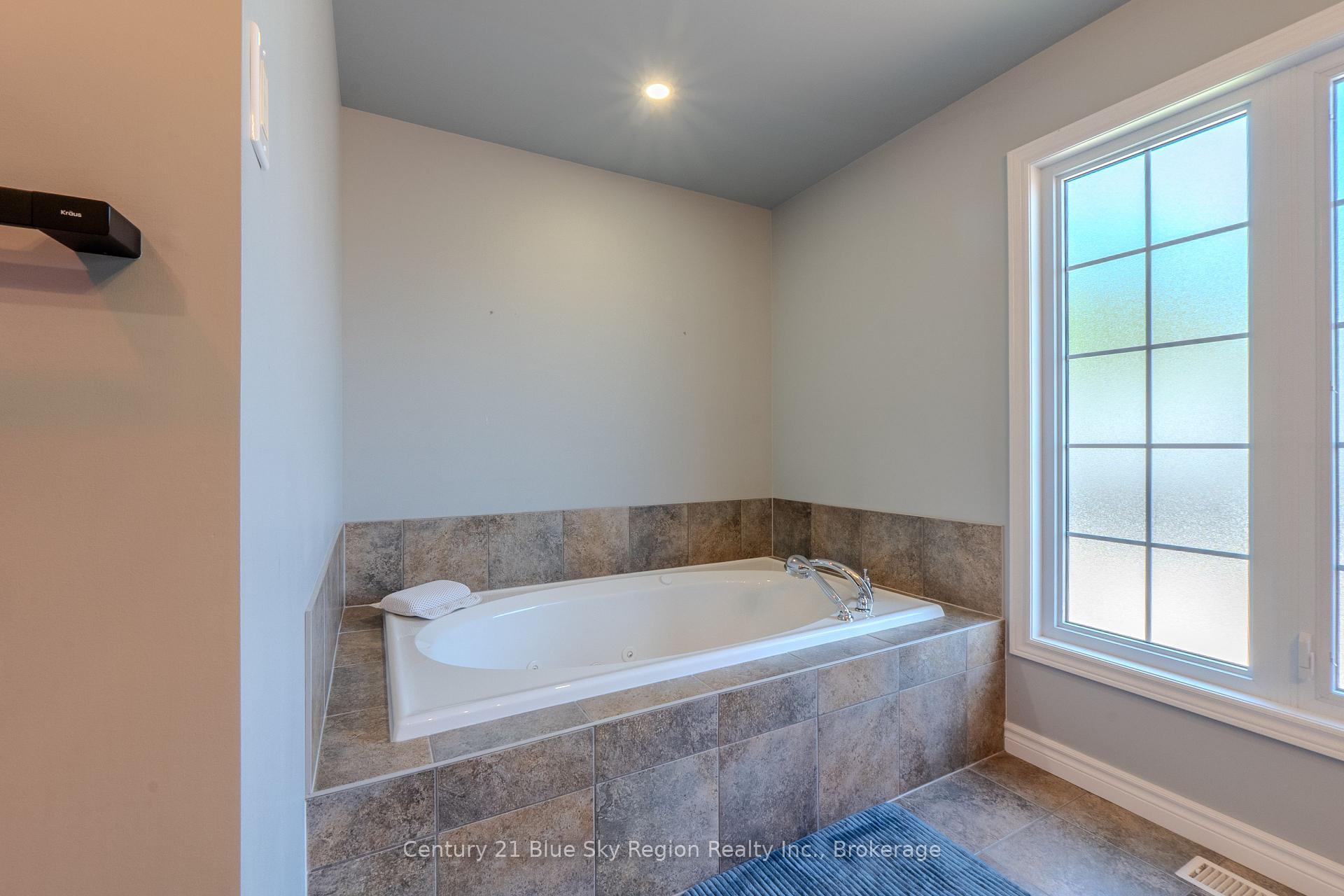 Photo 34 of 21 Stone Manor Drive, North Bay, Airport — HOMEH
