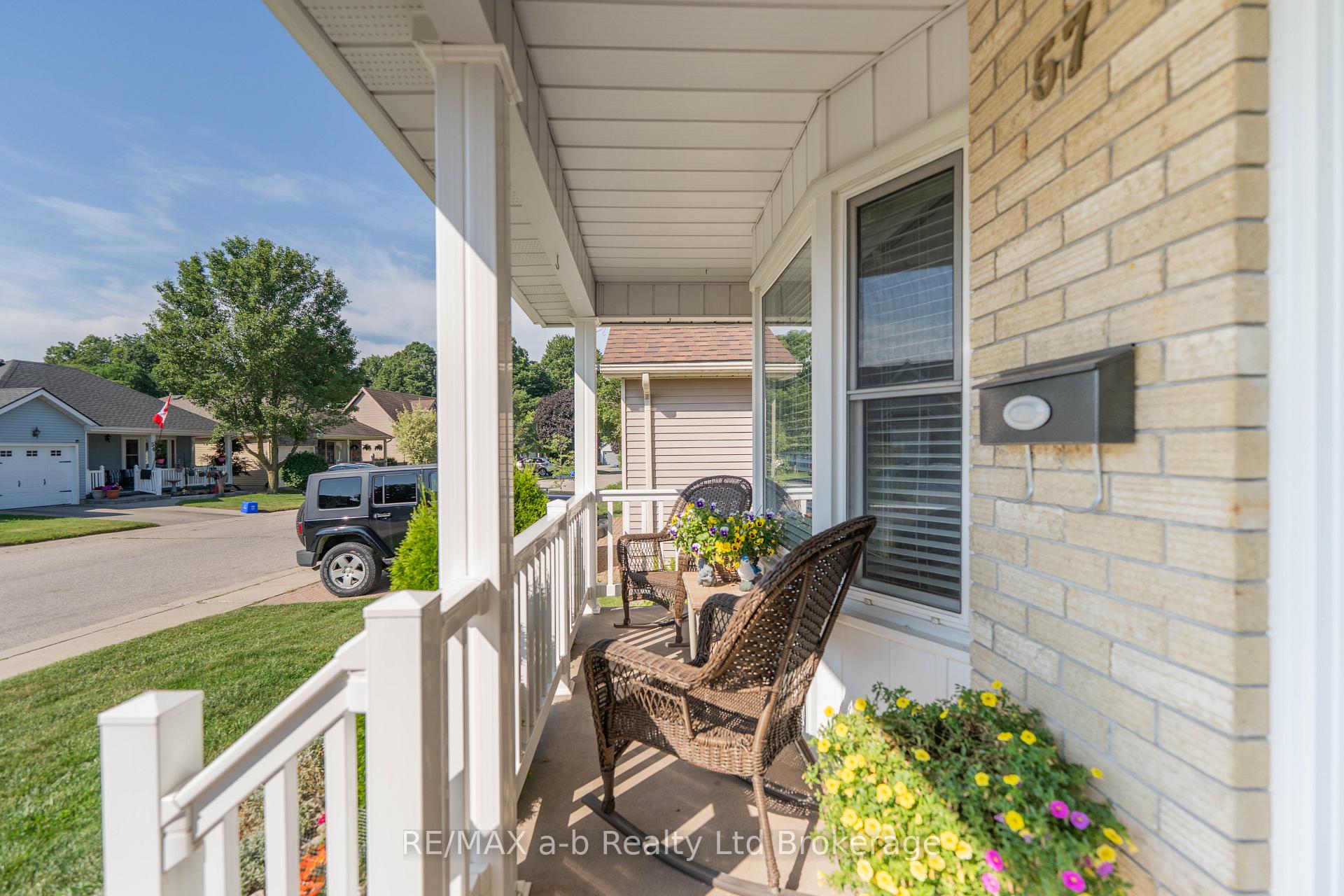 Photo 2 of 57 Edwin Crescent, Tillsonburg — HOMEH