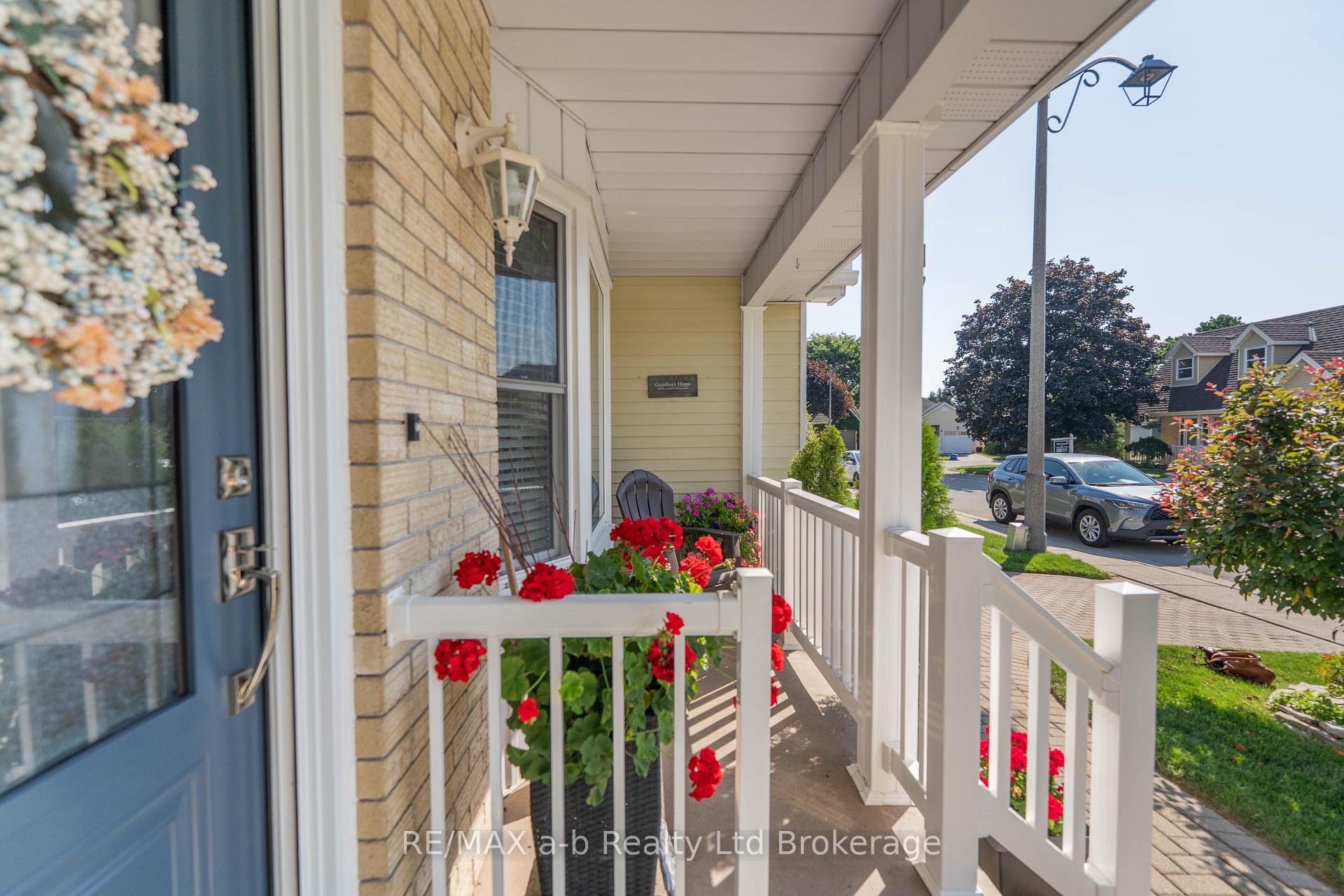 Photo 3 of 57 Edwin Crescent, Tillsonburg — HOMEH