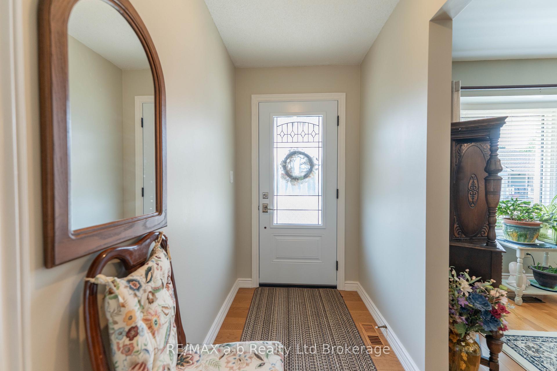 Photo 7 of 57 Edwin Crescent, Tillsonburg — HOMEH