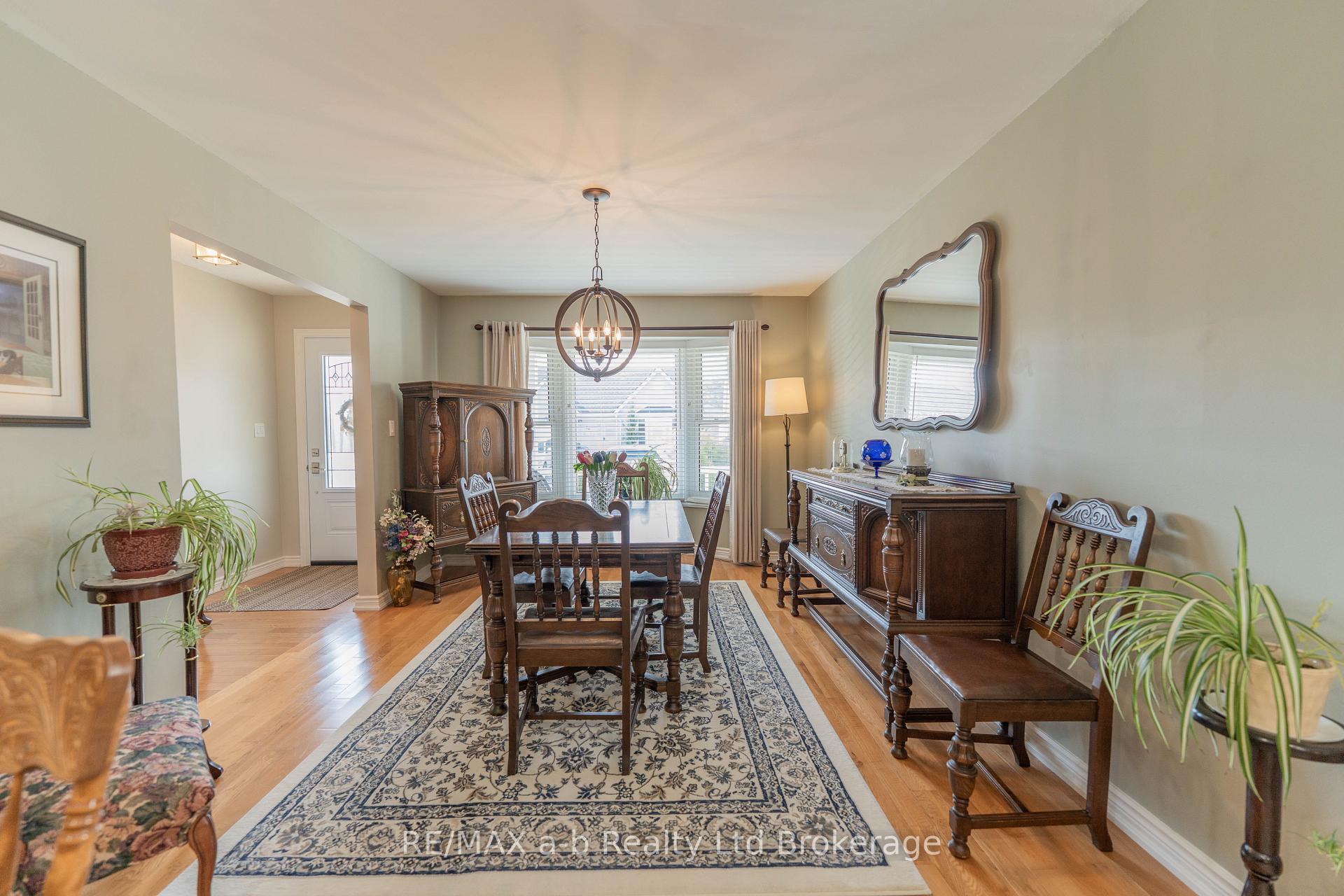Photo 8 of 57 Edwin Crescent, Tillsonburg — HOMEH