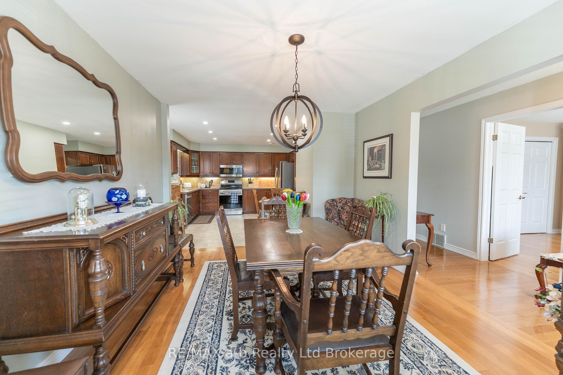 Photo 10 of 57 Edwin Crescent, Tillsonburg — HOMEH