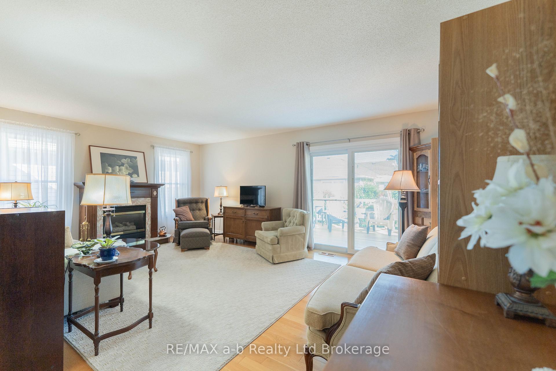 Photo 11 of 57 Edwin Crescent, Tillsonburg — HOMEH