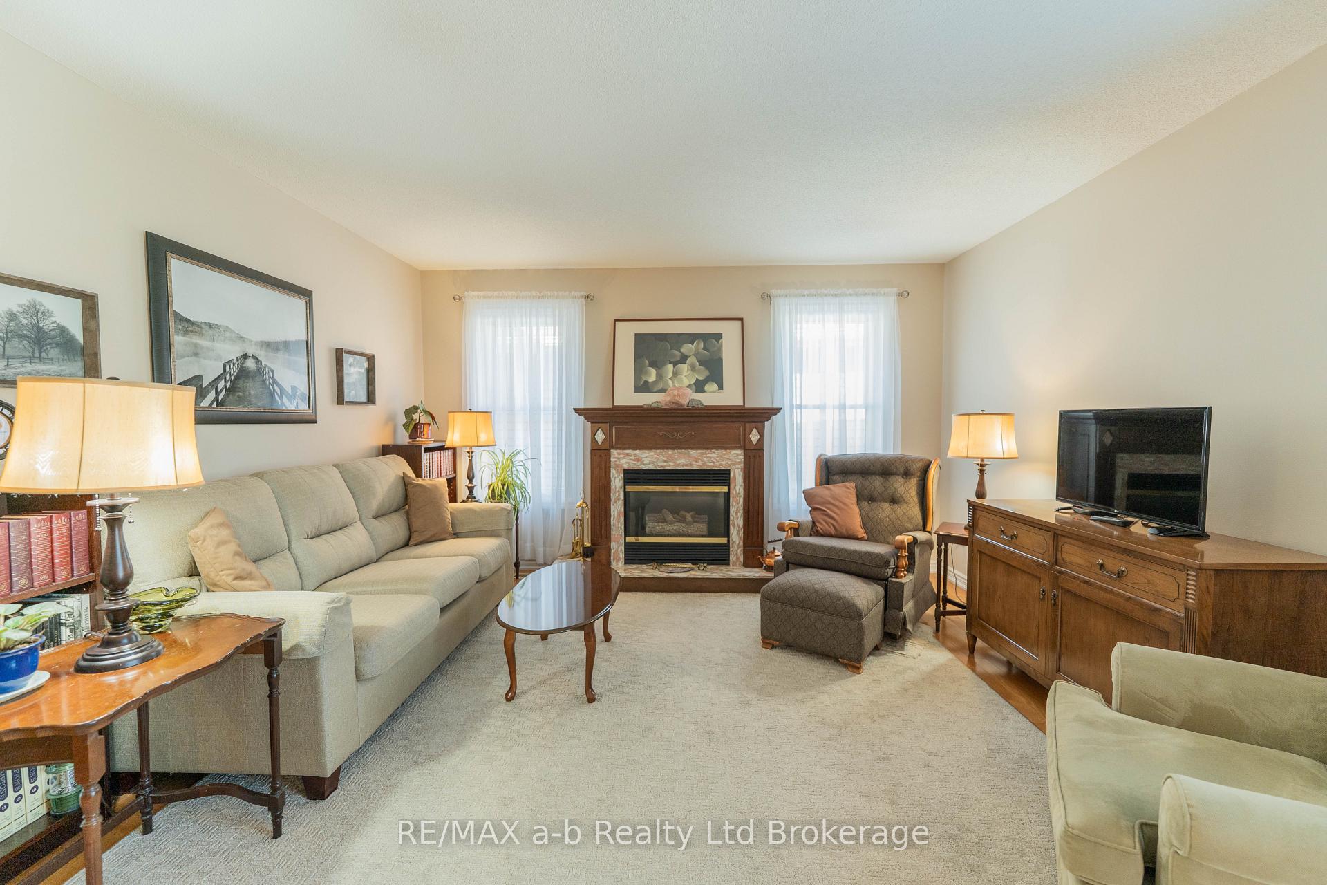 Photo 12 of 57 Edwin Crescent, Tillsonburg — HOMEH