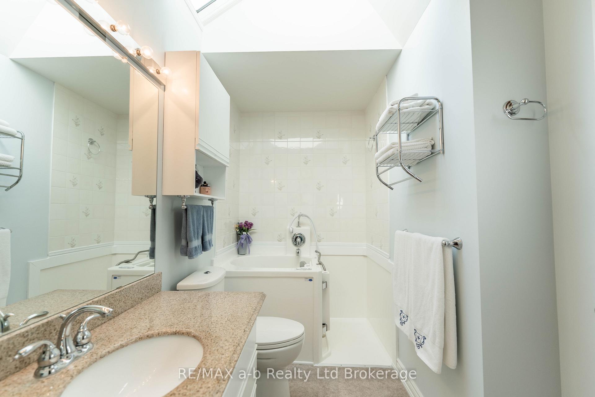 Photo 16 of 57 Edwin Crescent, Tillsonburg — HOMEH