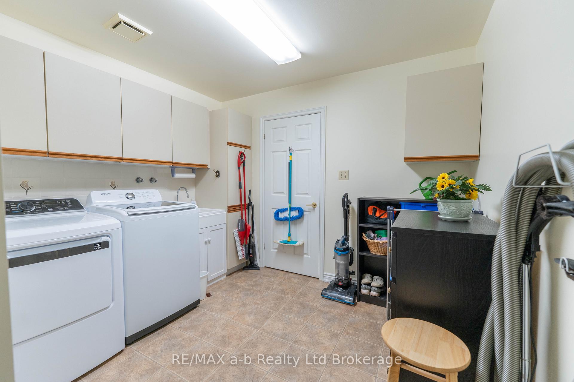 Photo 20 of 57 Edwin Crescent, Tillsonburg — HOMEH