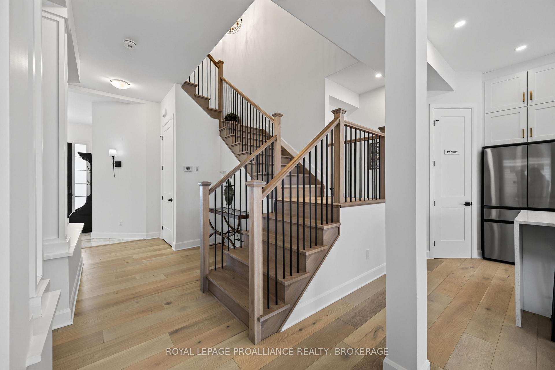 Photo 12 of 811 Riverview Way, Kingston, Kingston East (Incl Barret Crt) — HOMEH