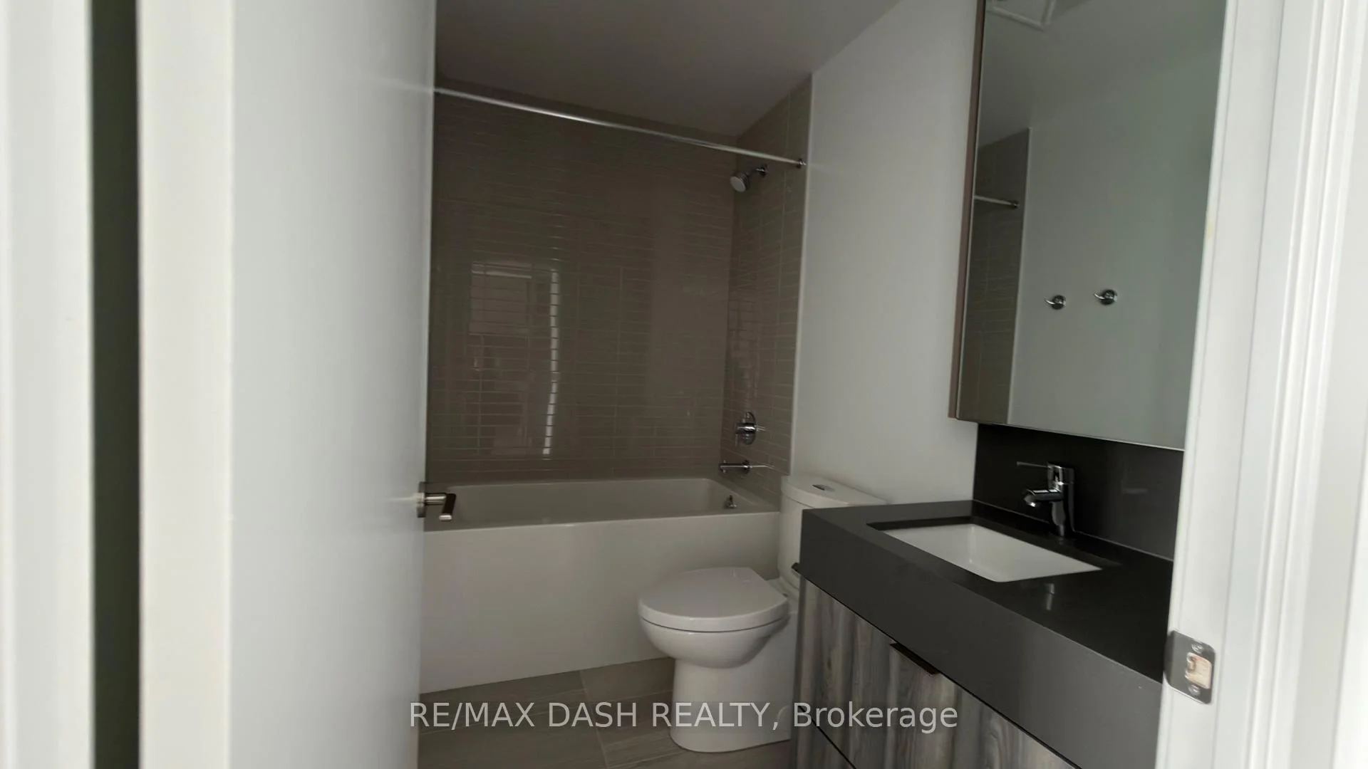 Photo 10 of Unit 2217, 6 Flavelle Trail, Vaughan, Steeles West Industrial — HOMEH