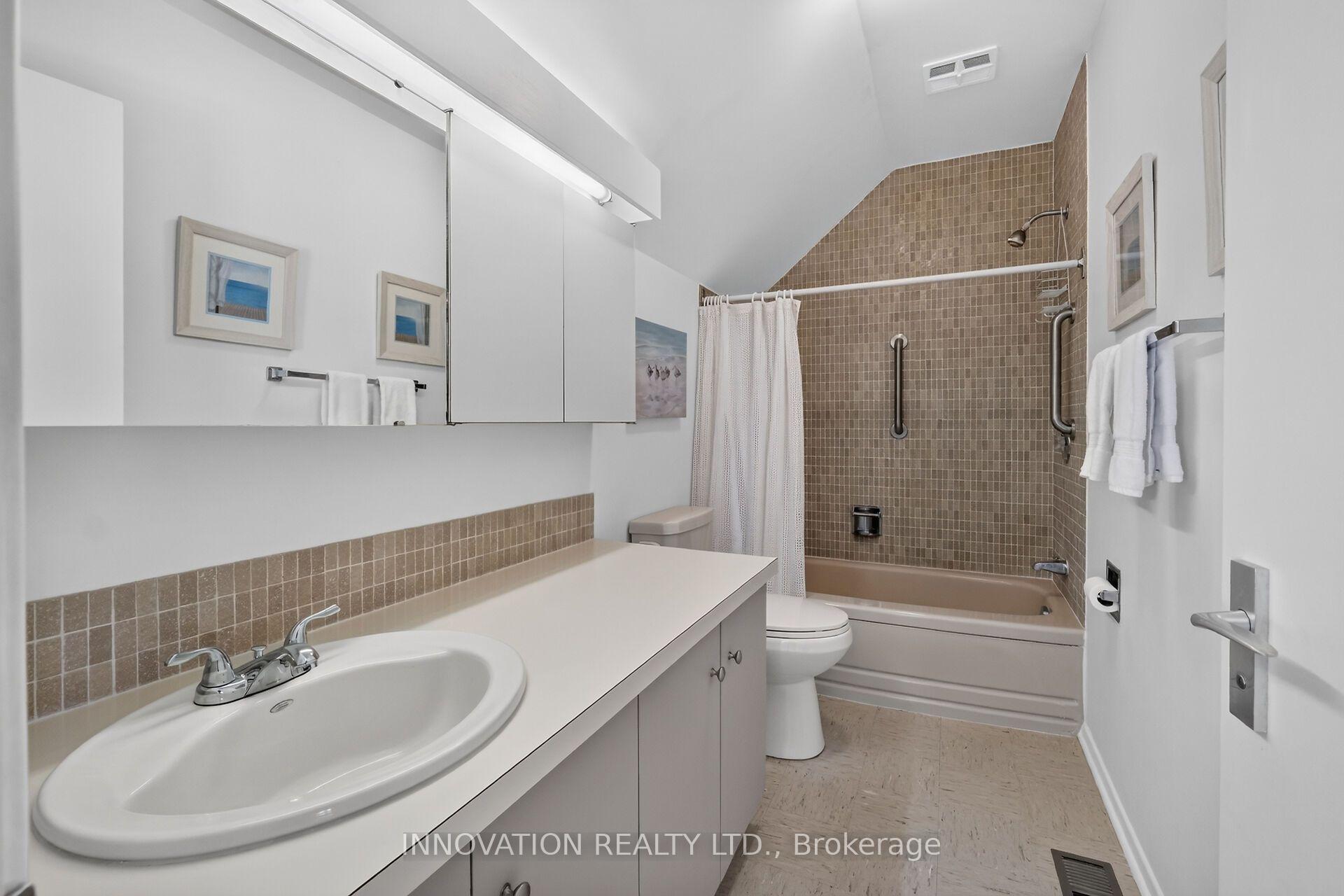 Photo 24 of 68 Kingsford Court, Ottawa, Kanata - Beaverbrook — HOMEH