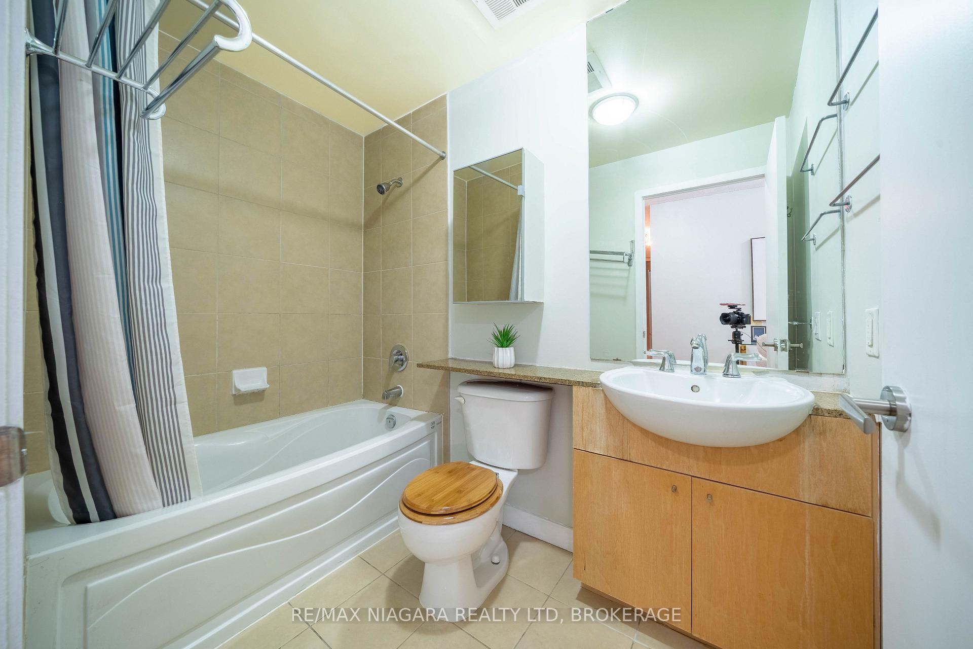 Photo 14 of Unit 3603, 361 Front Street W, Toronto, Waterfront Communities — HOMEH