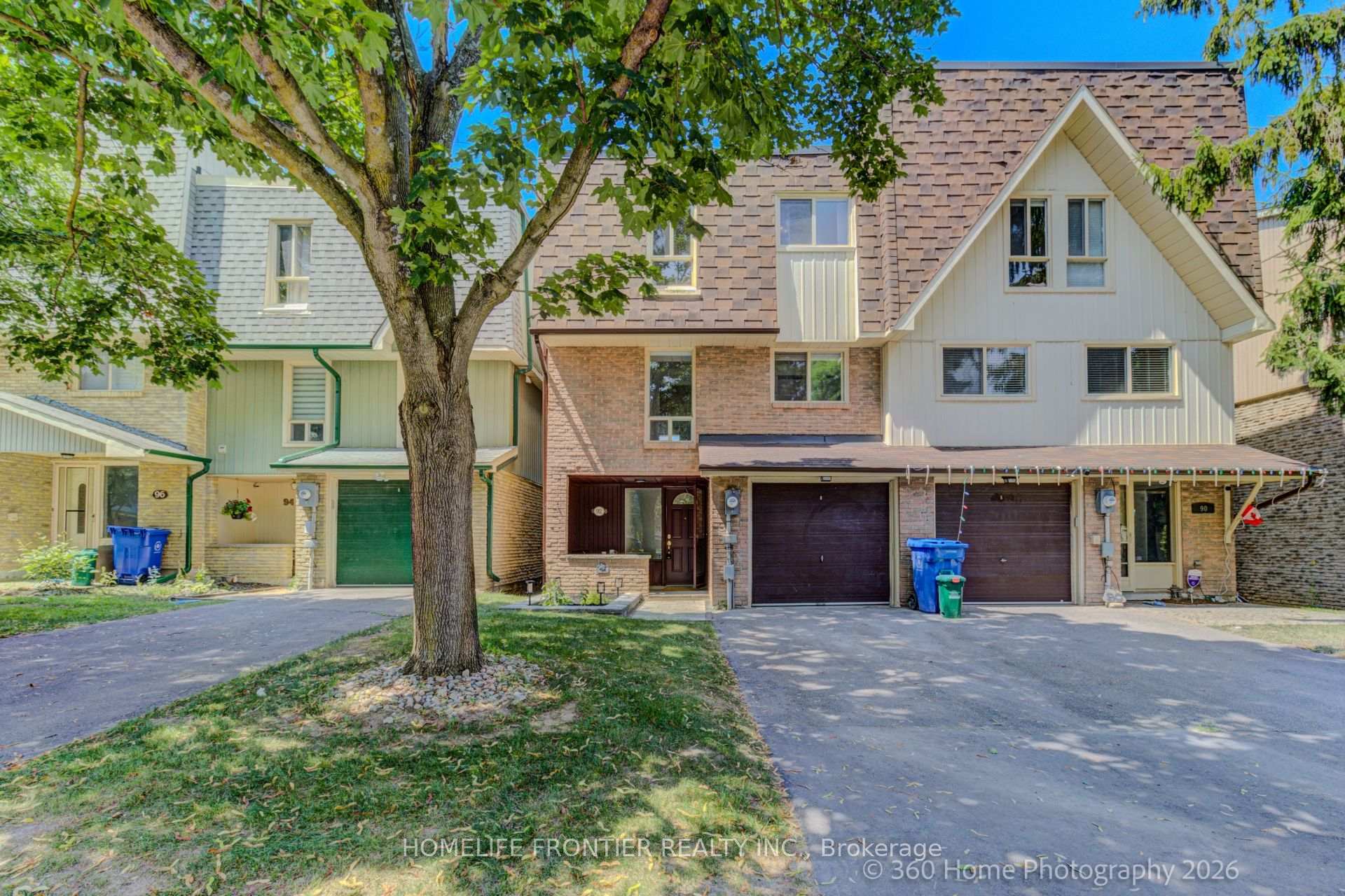 Photo 4 of 92 Poplar Crescent W, Aurora, Aurora Highlands — HOMEH