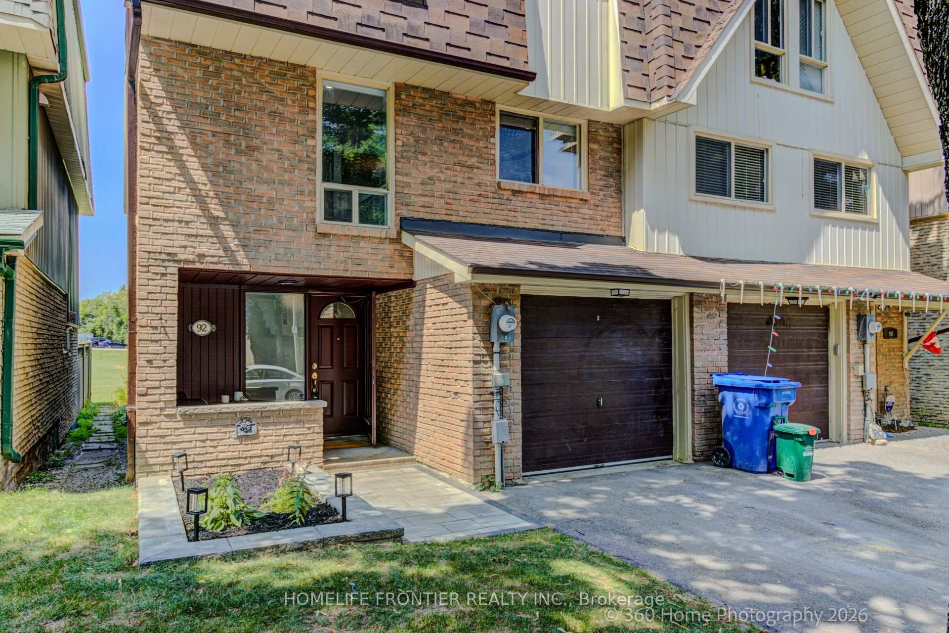 Photo 5 of 92 Poplar Crescent W, Aurora, Aurora Highlands — HOMEH