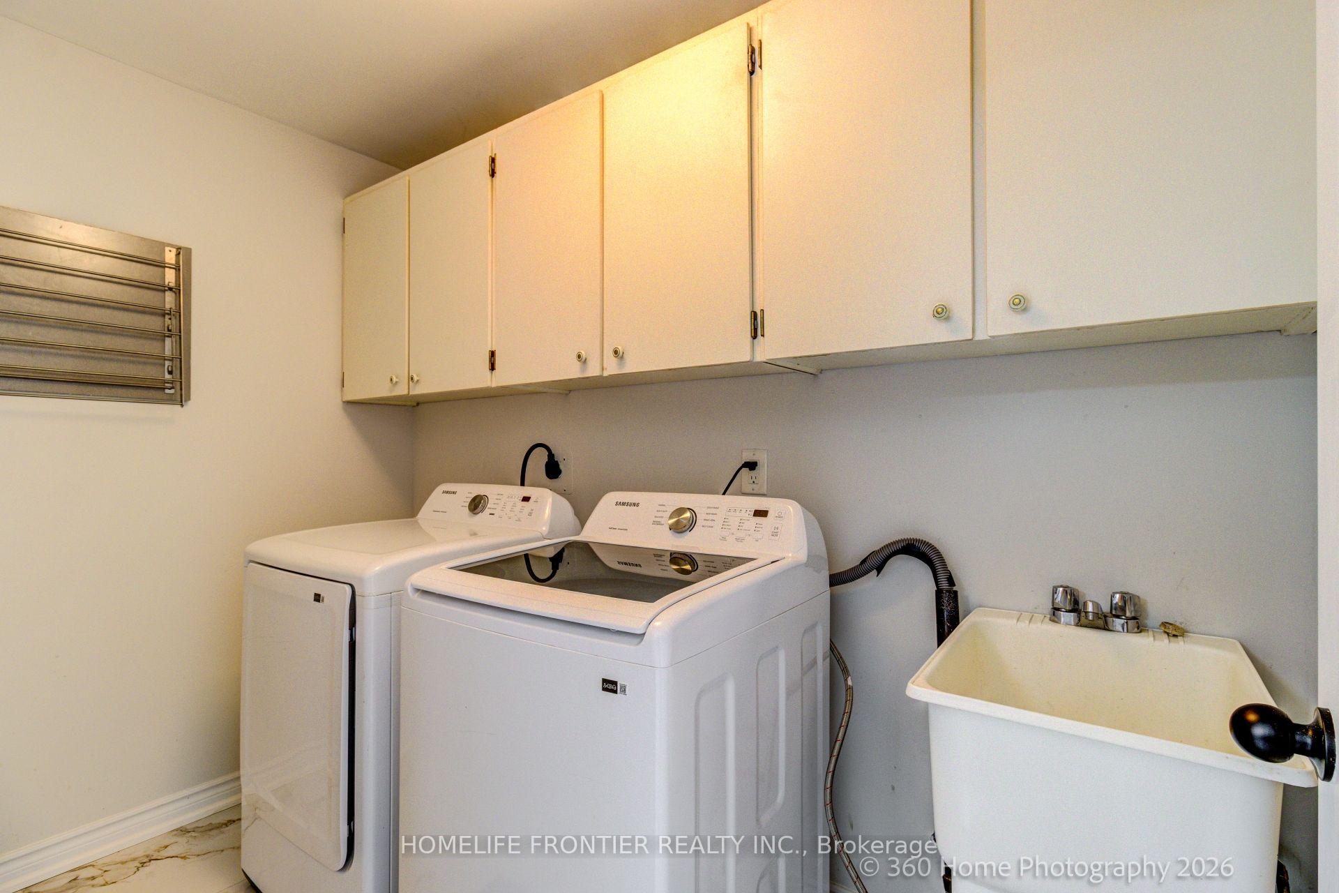 Photo 11 of 92 Poplar Crescent W, Aurora, Aurora Highlands — HOMEH