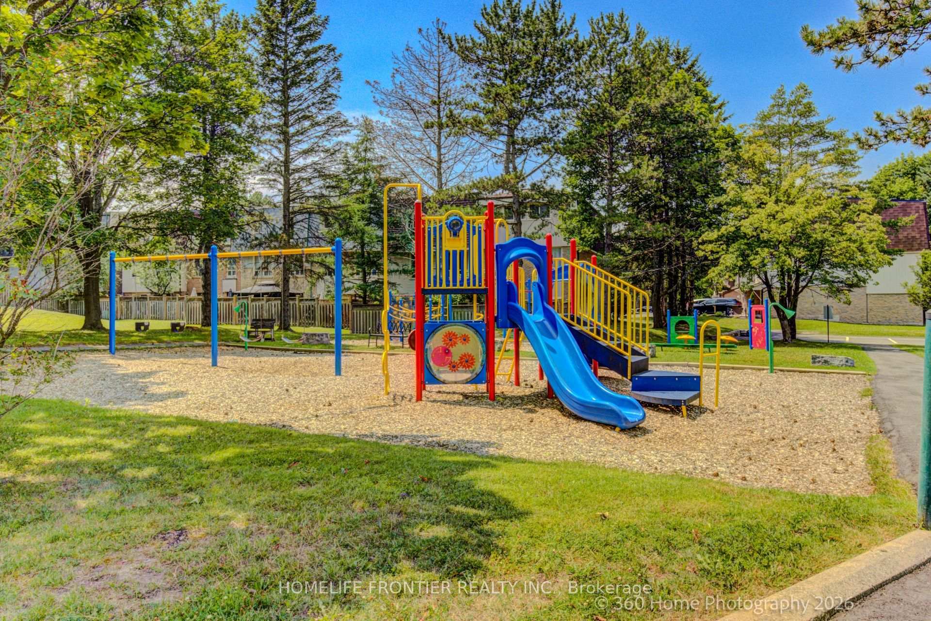 Photo 32 of 92 Poplar Crescent W, Aurora, Aurora Highlands — HOMEH