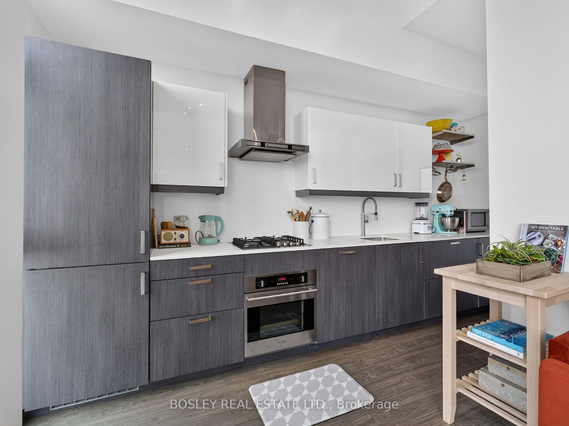 Photo 6 of Unit 801, 36 Howard Park Avenue, Toronto, Roncesvalles — HOMEH