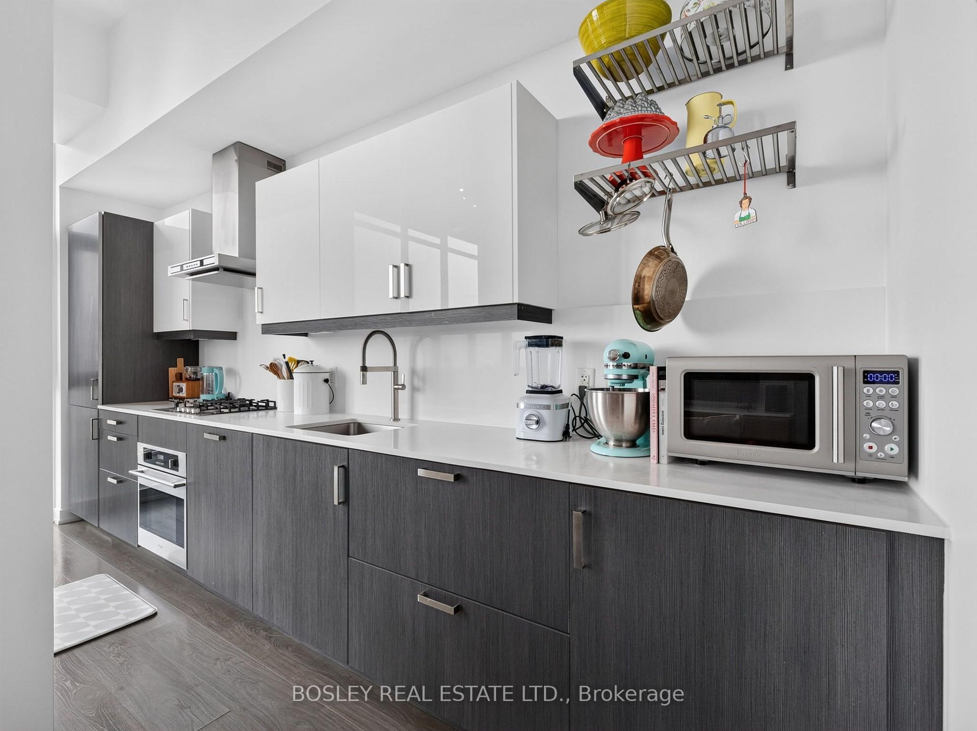 Photo 8 of Unit 801, 36 Howard Park Avenue, Toronto, Roncesvalles — HOMEH