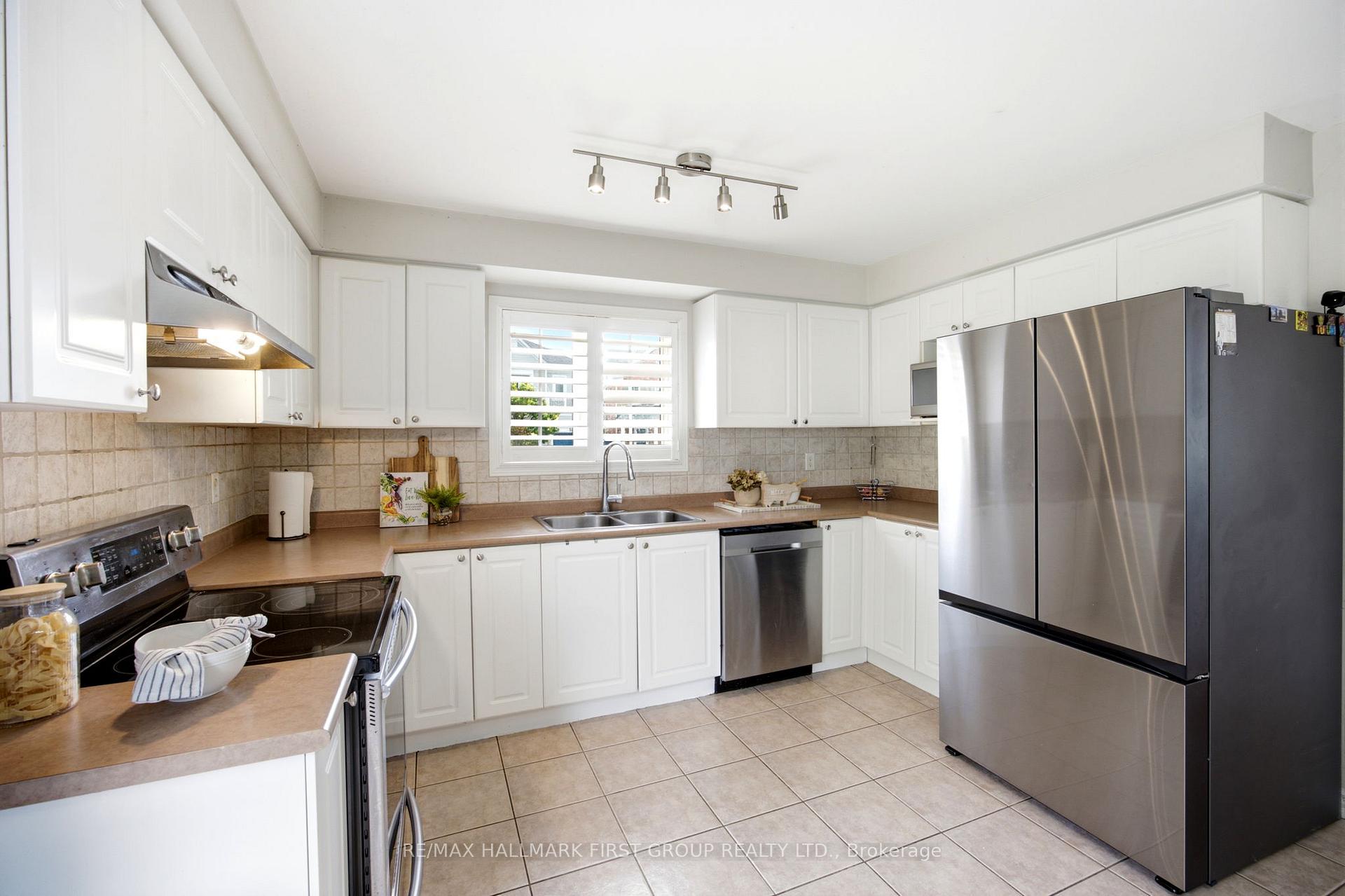 Photo 17 of 1396 Lyncroft Crescent, Oshawa, Taunton — HOMEH