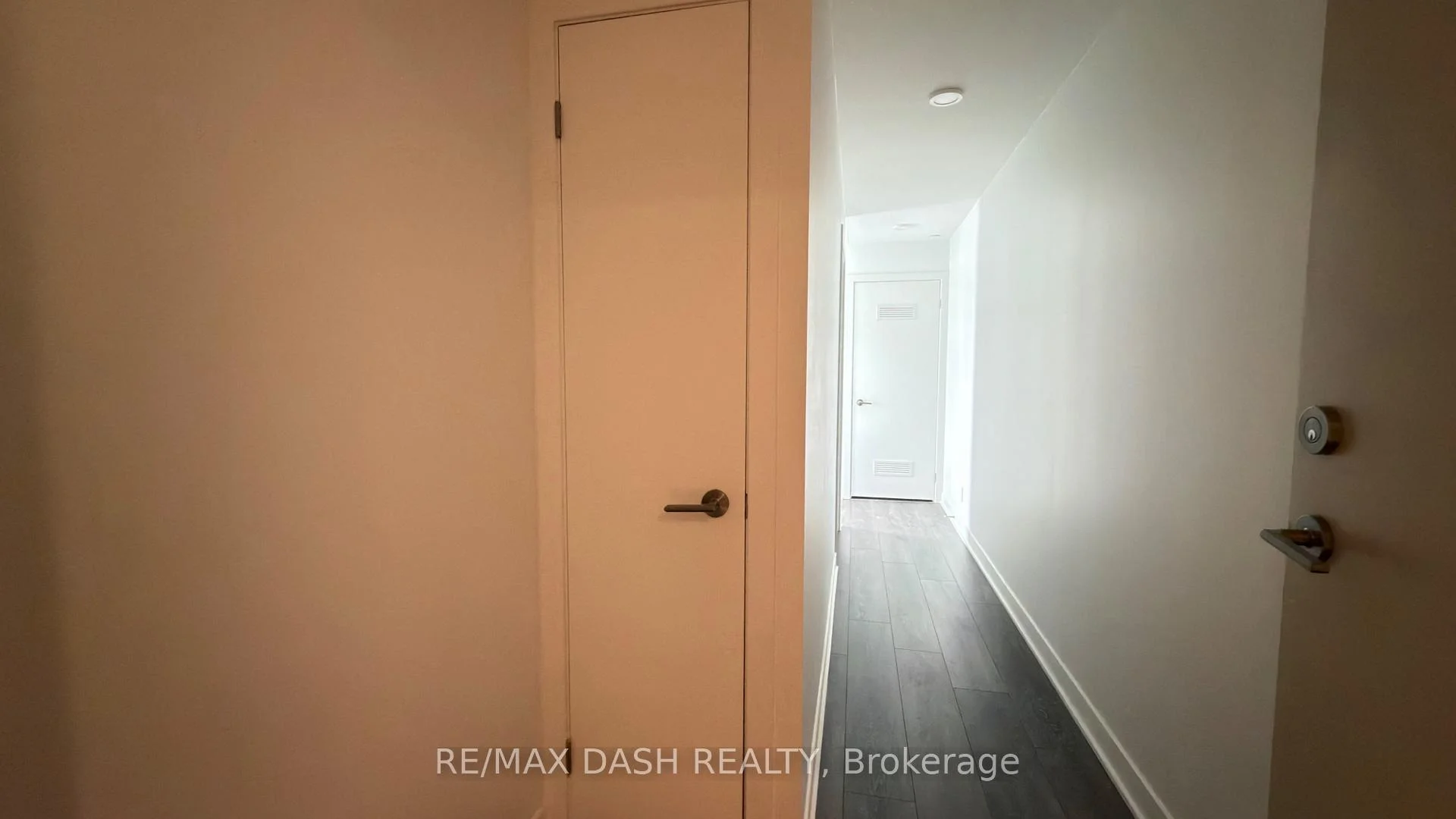 Photo 7 of Unit 618, 6 Flavelle Trail, Vaughan, Steeles West Industrial — HOMEH