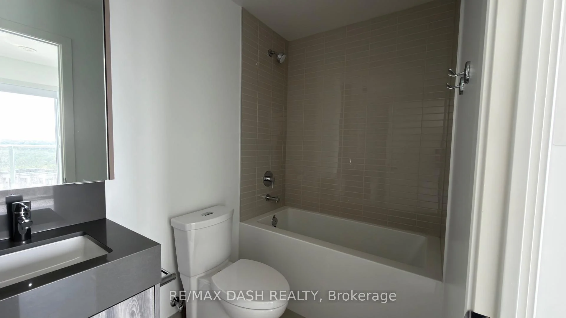 Photo 16 of Unit 618, 6 Flavelle Trail, Vaughan, Steeles West Industrial — HOMEH