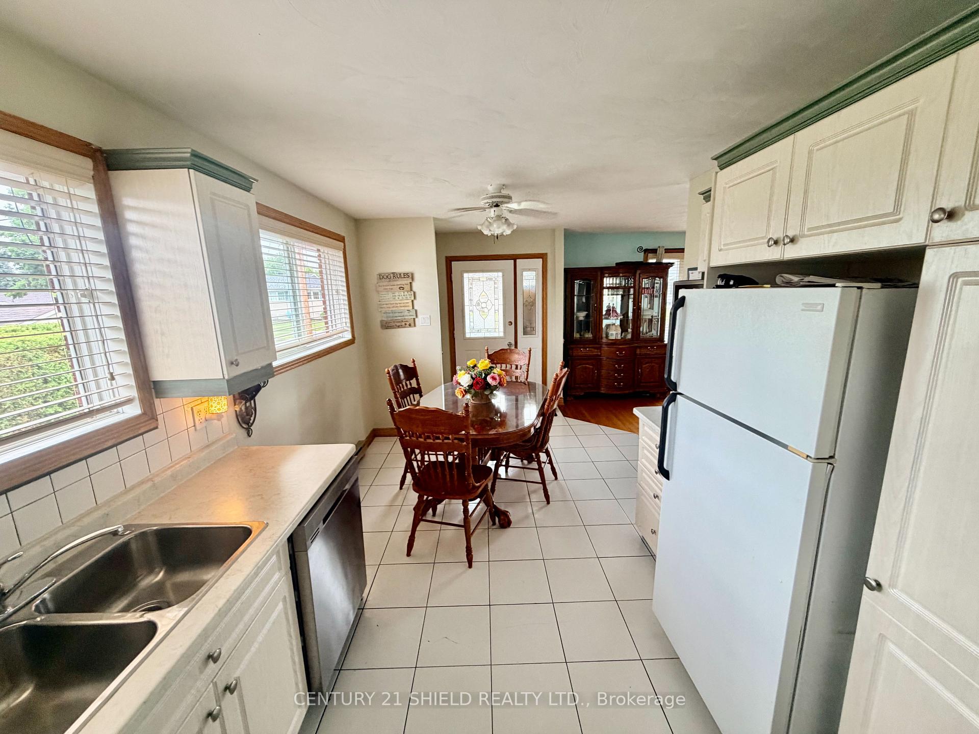 Photo 7 of 785 Sandfield Crescent, Cornwall, Cornwall — HOMEH