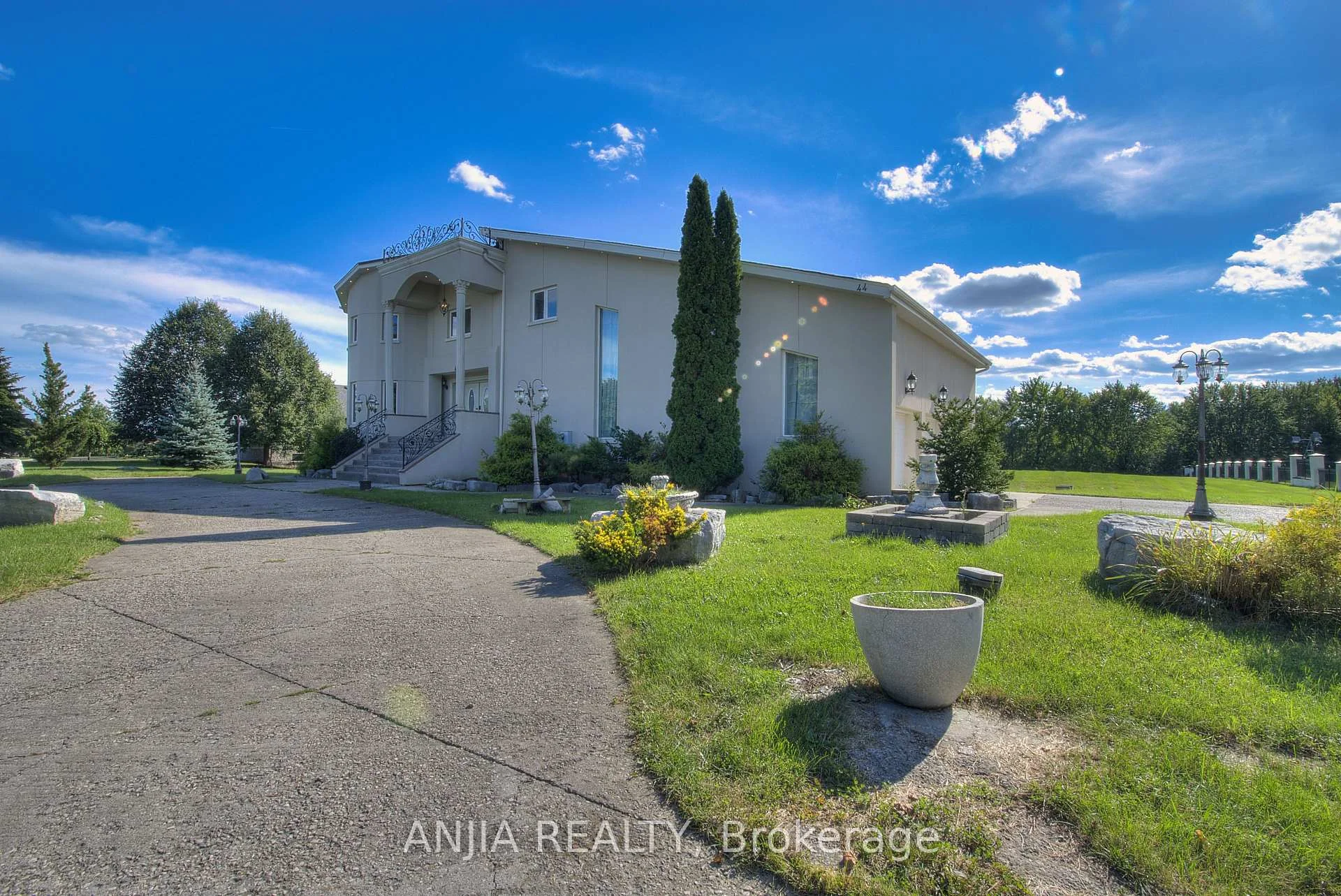 Front of 44 Bellini Avenue