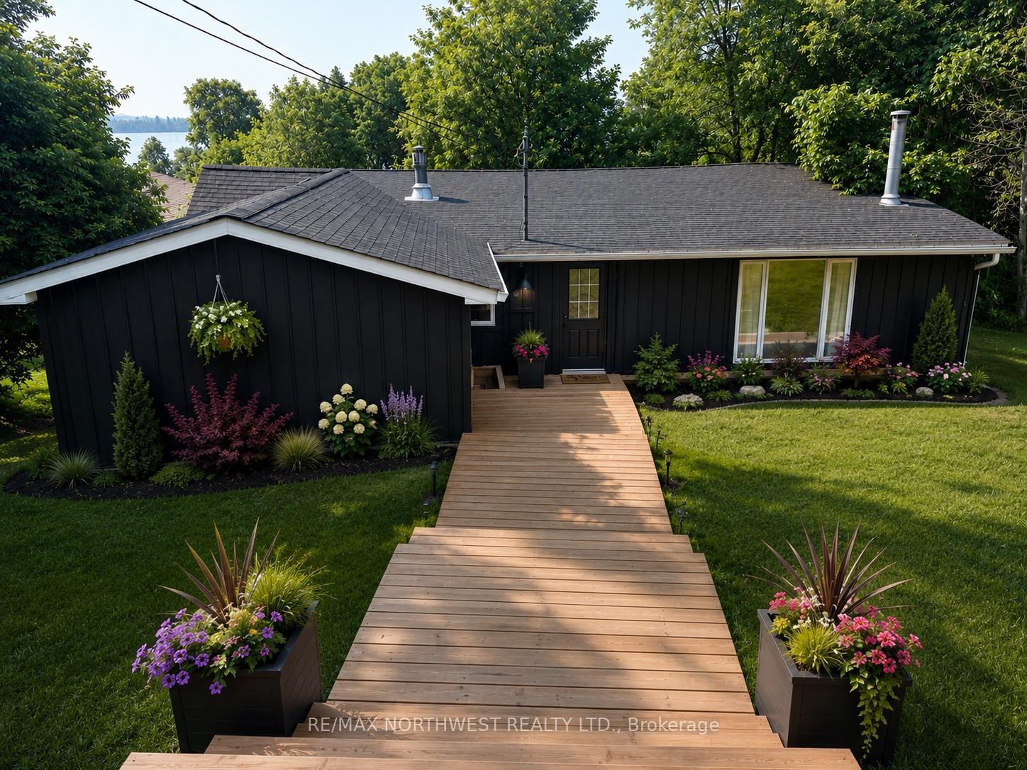 Photo 2 of 715 St Clair, Kenora, Keewatin — HOMEH
