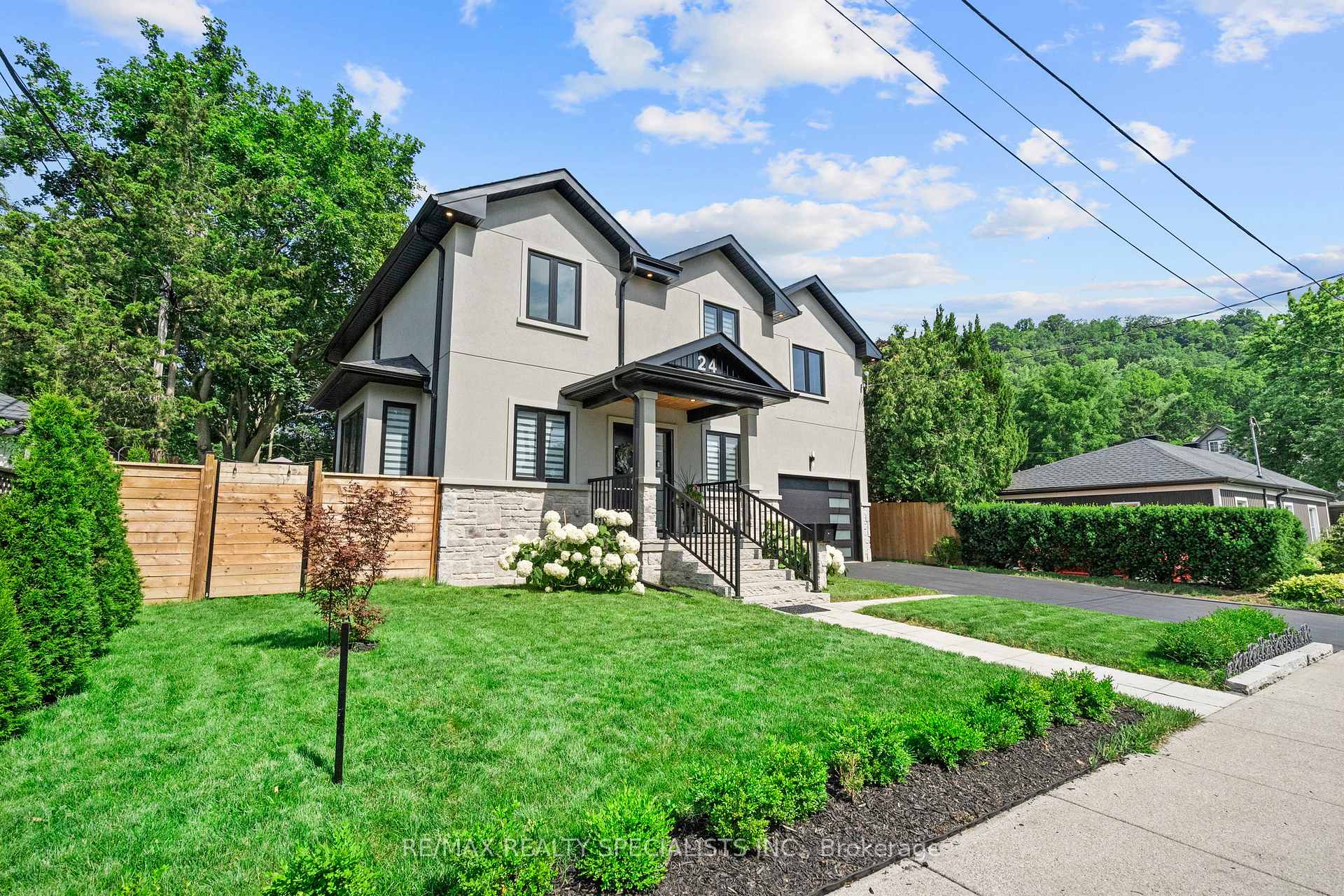Photo 2 of 24 Peel Street N, Hamilton, Dundas — HOMEH