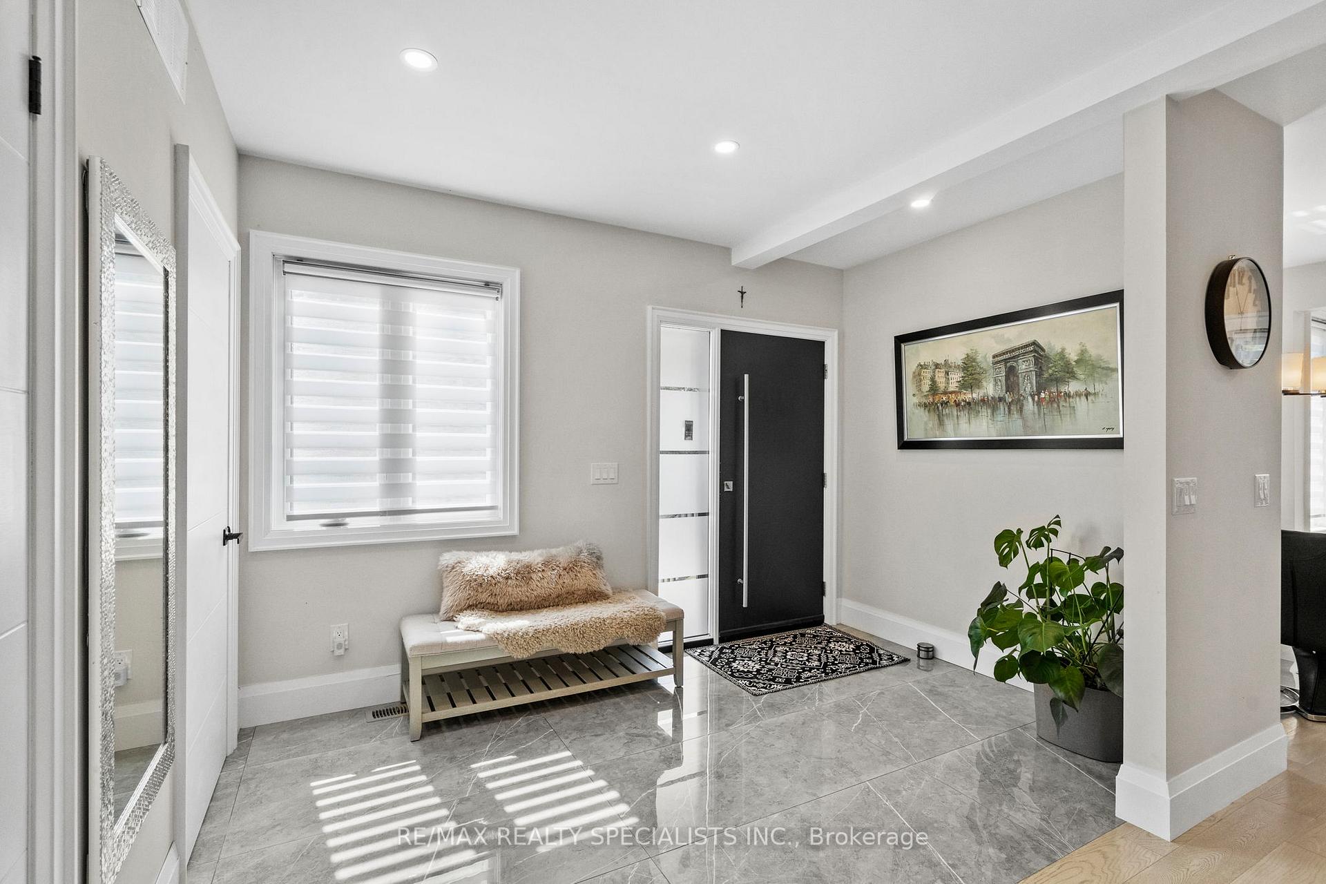 Photo 4 of 24 Peel Street N, Hamilton, Dundas — HOMEH