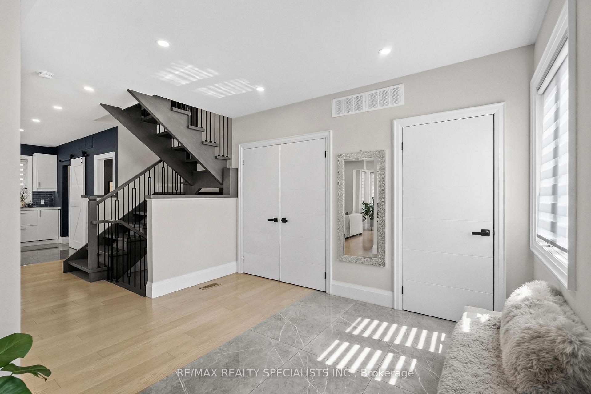 Photo 5 of 24 Peel Street N, Hamilton, Dundas — HOMEH