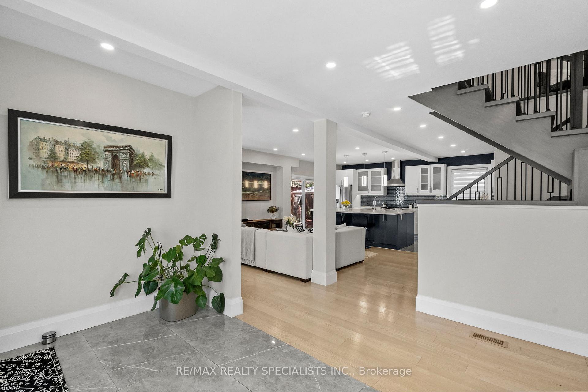 Photo 6 of 24 Peel Street N, Hamilton, Dundas — HOMEH