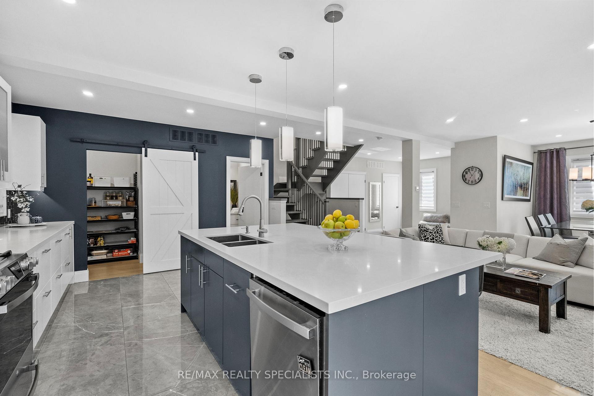 Photo 16 of 24 Peel Street N, Hamilton, Dundas — HOMEH
