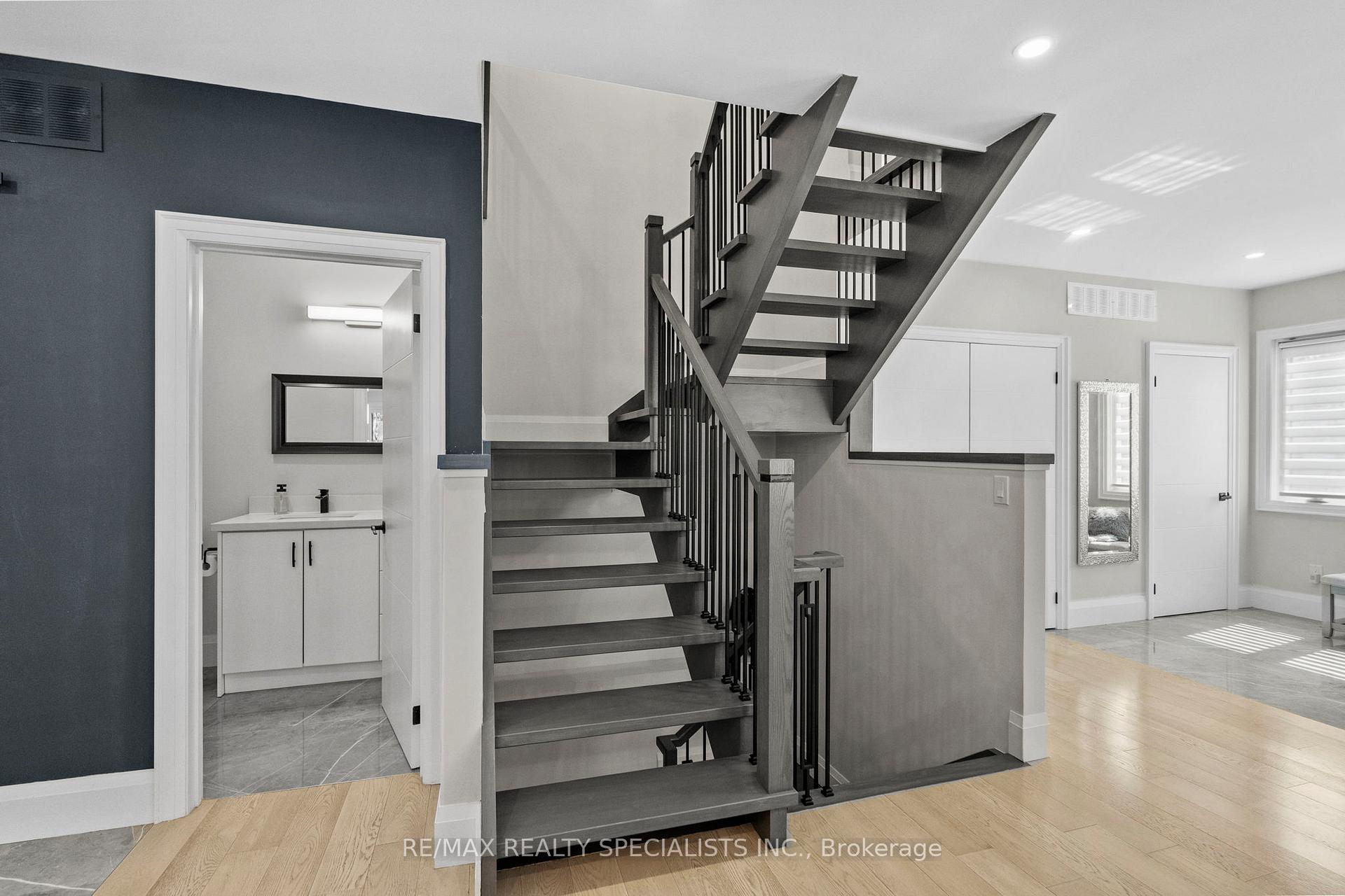 Photo 19 of 24 Peel Street N, Hamilton, Dundas — HOMEH