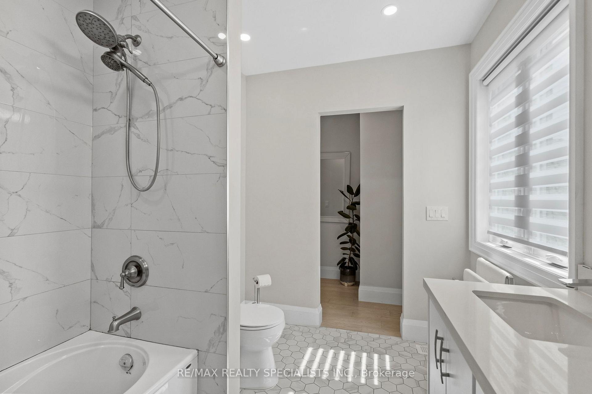 Photo 25 of 24 Peel Street N, Hamilton, Dundas — HOMEH