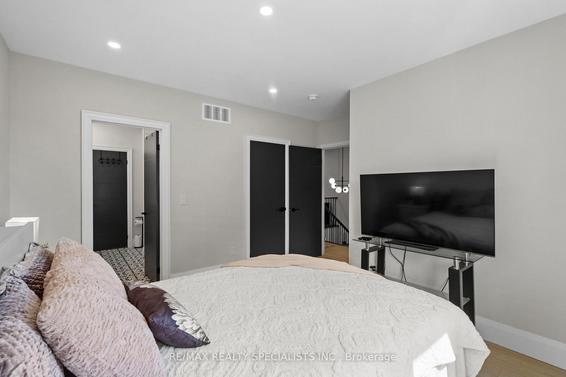 Photo 37 of 24 Peel Street N, Hamilton, Dundas — HOMEH