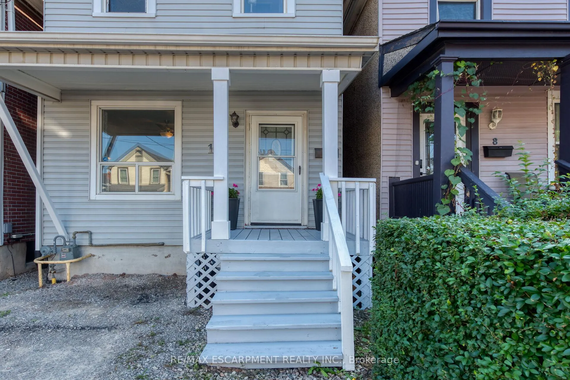 Photo 2 of 10 Roxborough Avenue, Hamilton, Crown Point — HOMEH