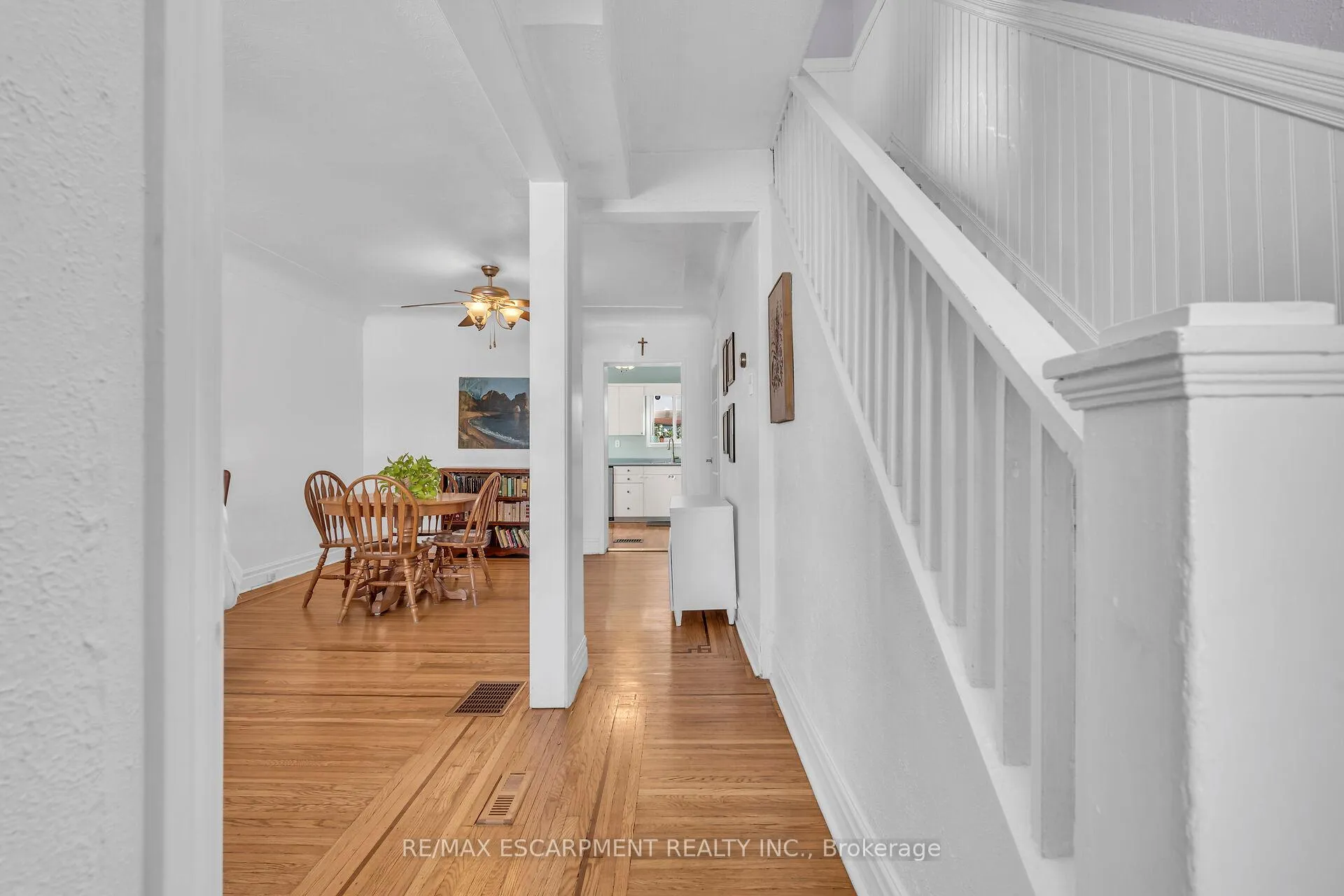 Photo 4 of 10 Roxborough Avenue, Hamilton, Crown Point — HOMEH