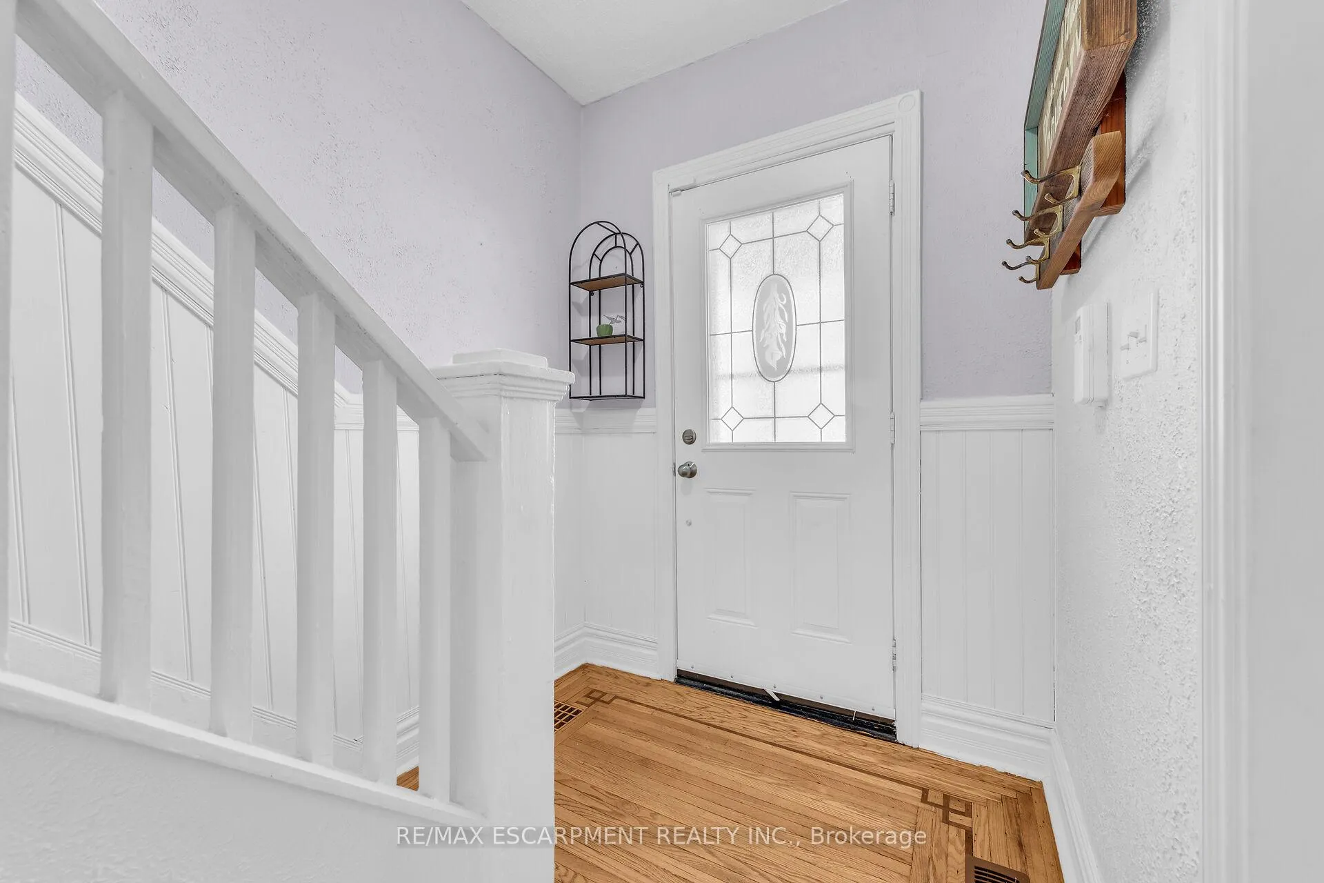 Photo 7 of 10 Roxborough Avenue, Hamilton, Crown Point — HOMEH