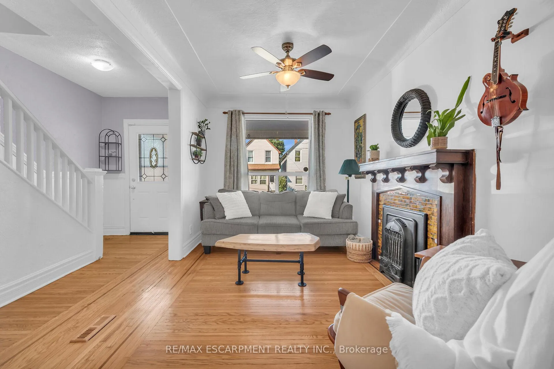 Photo 8 of 10 Roxborough Avenue, Hamilton, Crown Point — HOMEH