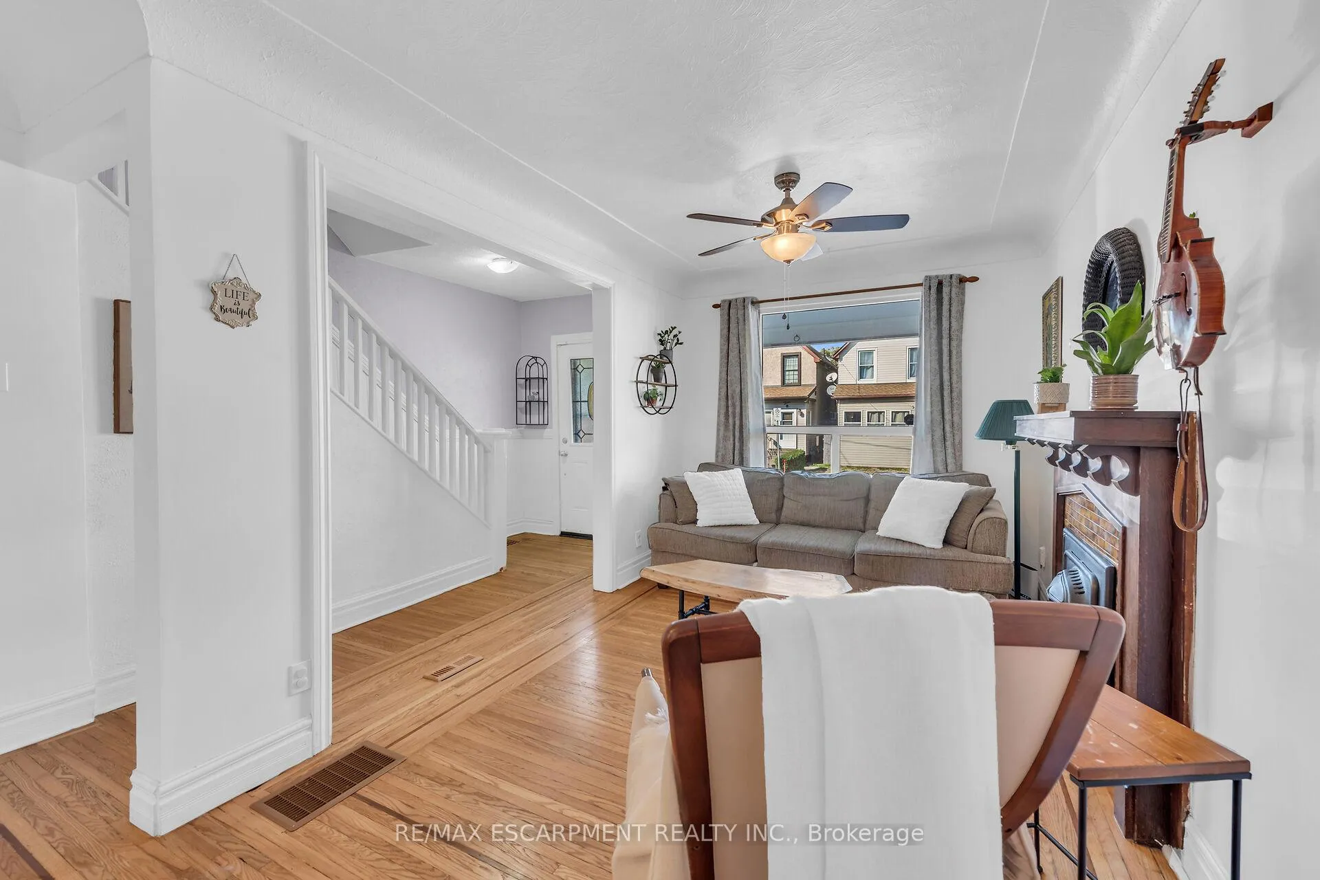 Photo 9 of 10 Roxborough Avenue, Hamilton, Crown Point — HOMEH