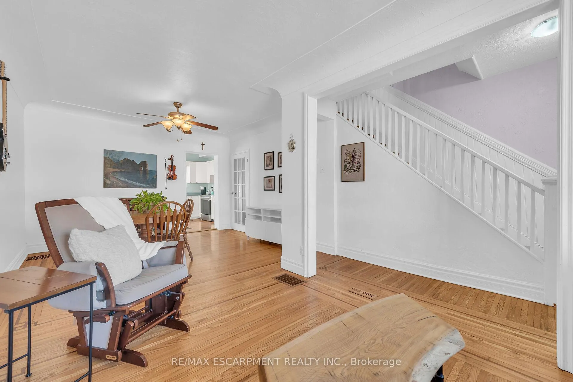 Photo 10 of 10 Roxborough Avenue, Hamilton, Crown Point — HOMEH