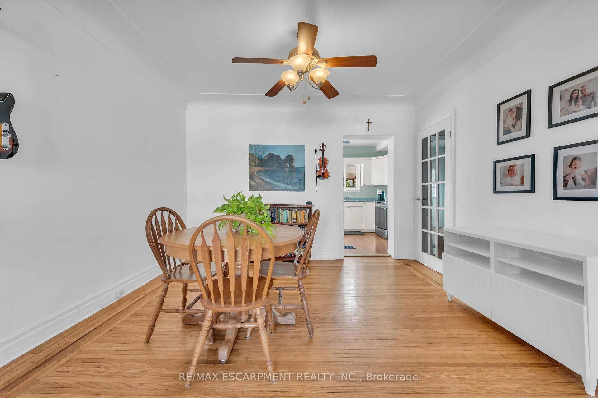 Photo 11 of 10 Roxborough Avenue, Hamilton, Crown Point — HOMEH
