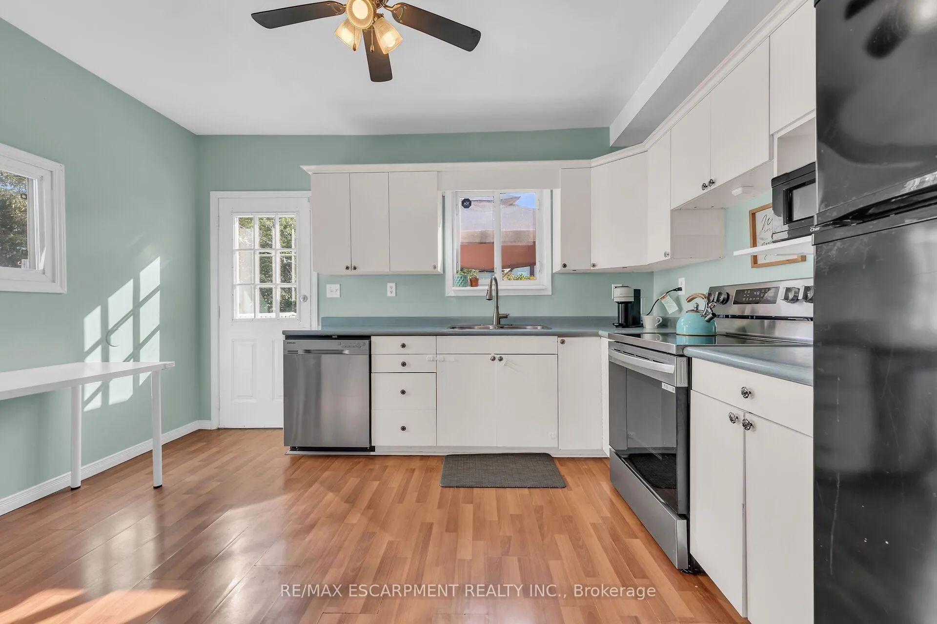 Photo 14 of 10 Roxborough Avenue, Hamilton, Crown Point — HOMEH